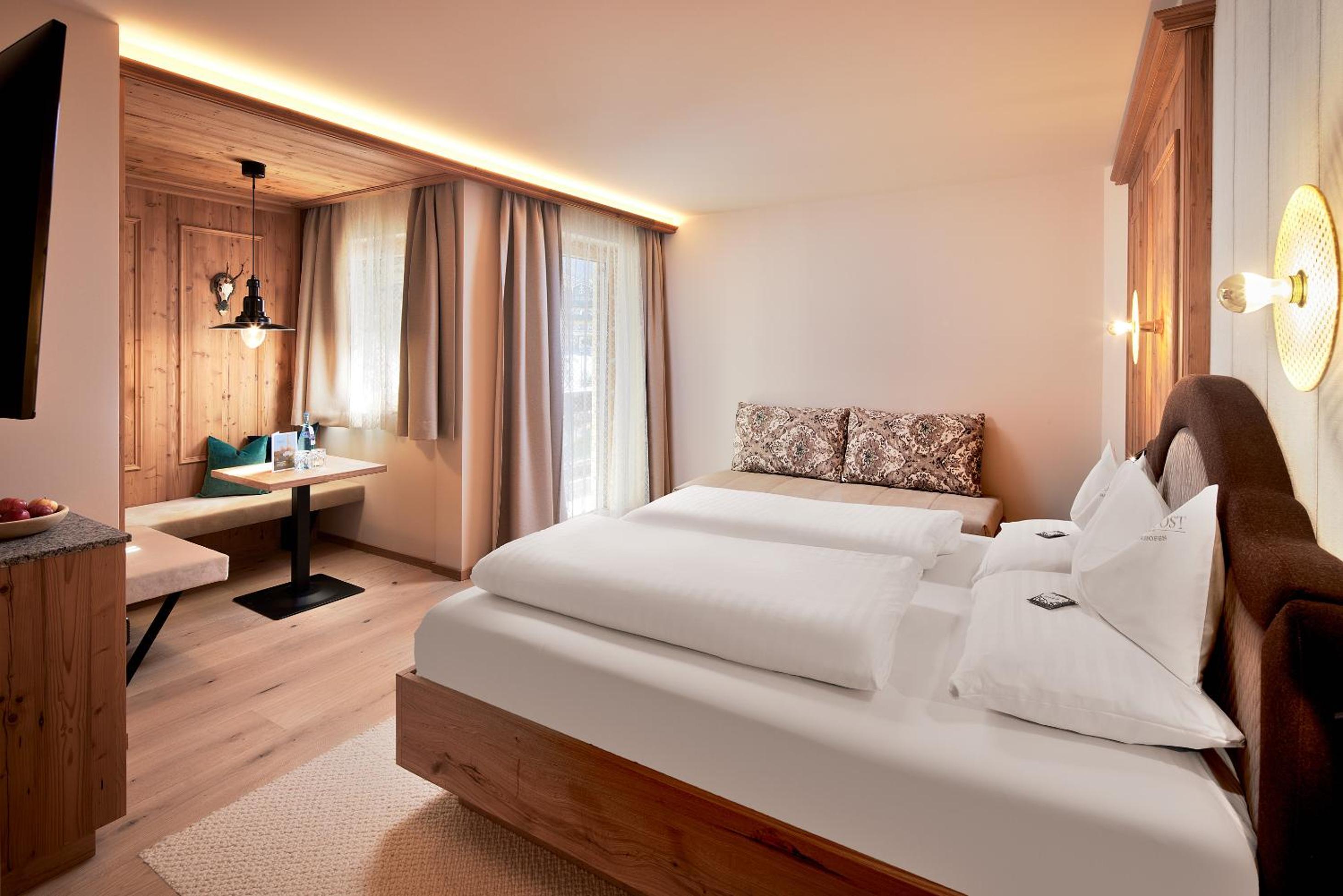 Deluxe Double Room with Balcony - Photo 2