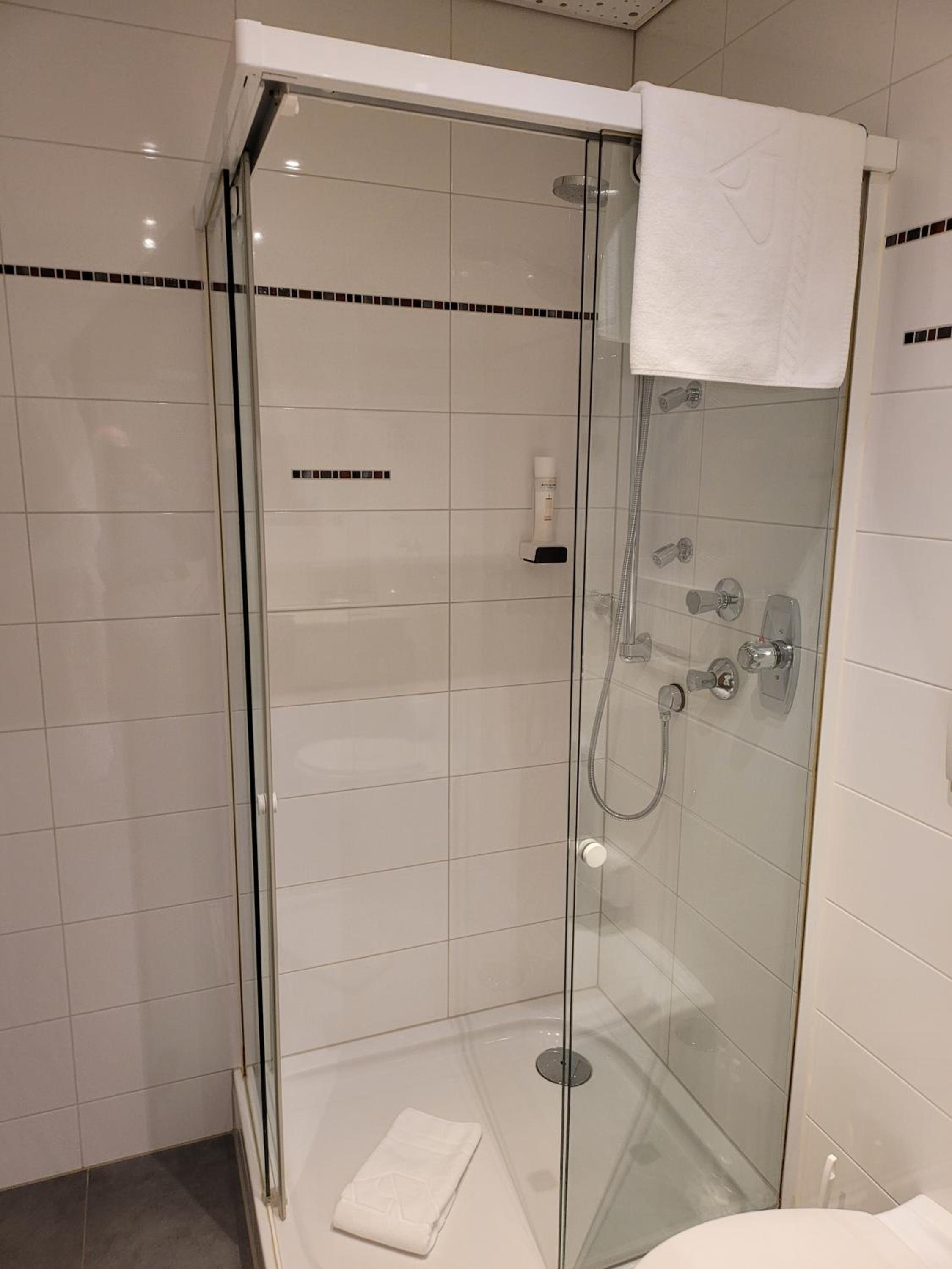 Single Room photo 3