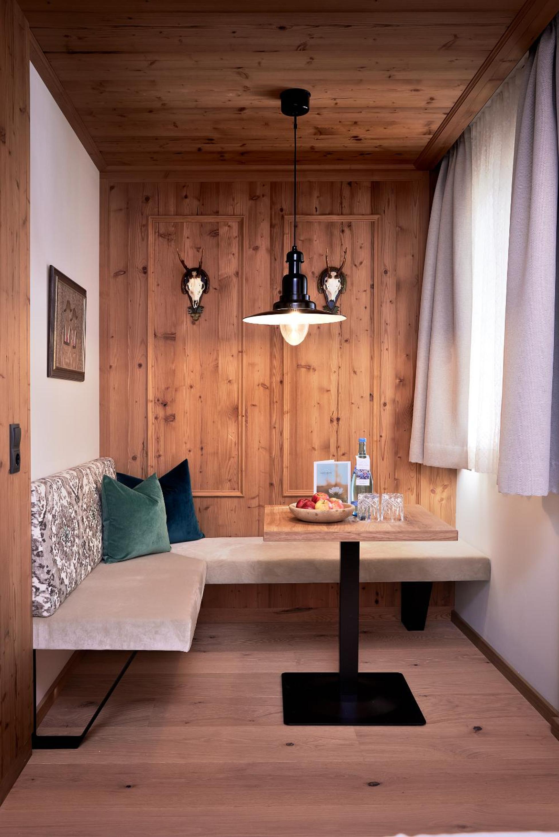 Deluxe Double Room with Balcony - Photo 3