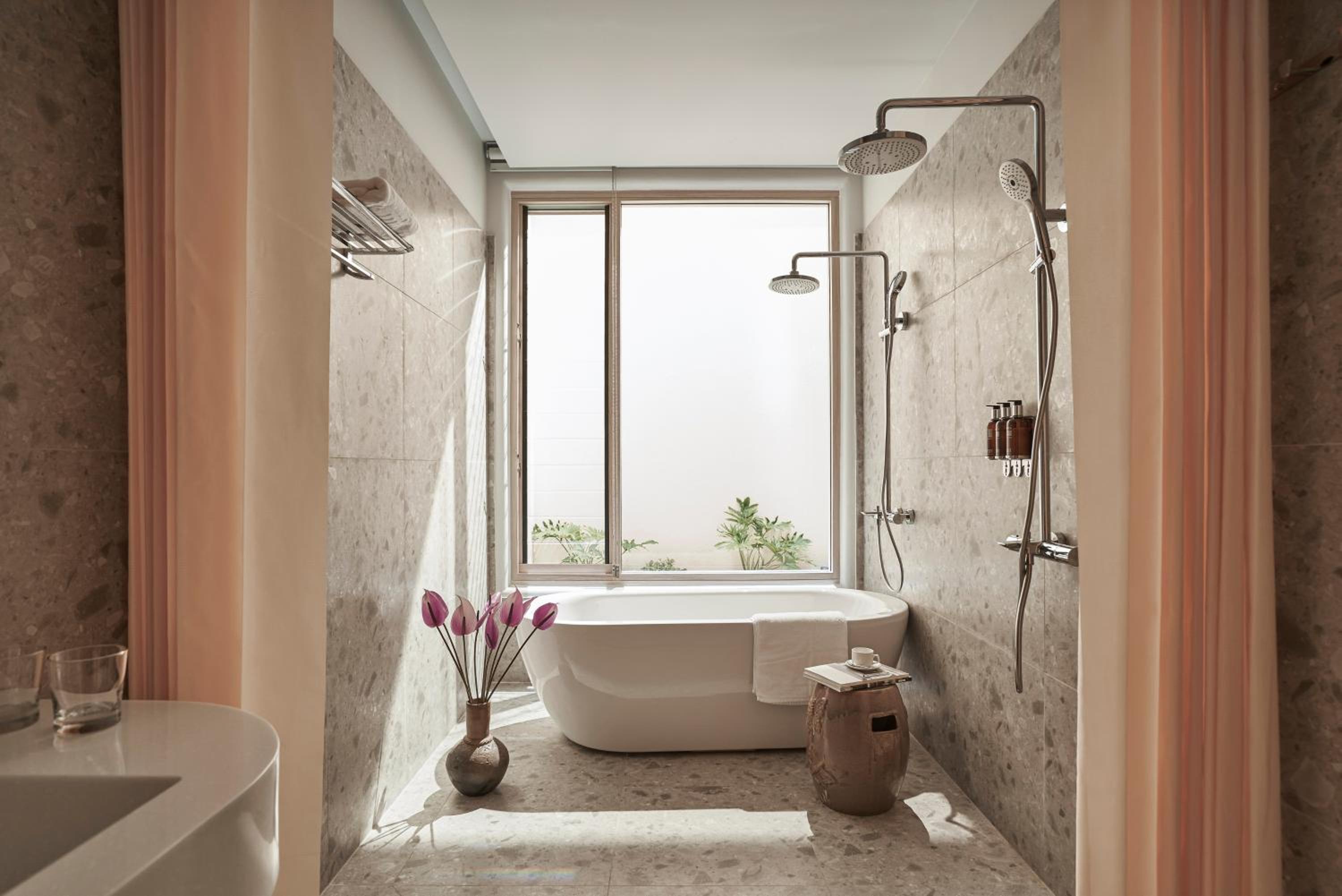 King Suite - Photo 2