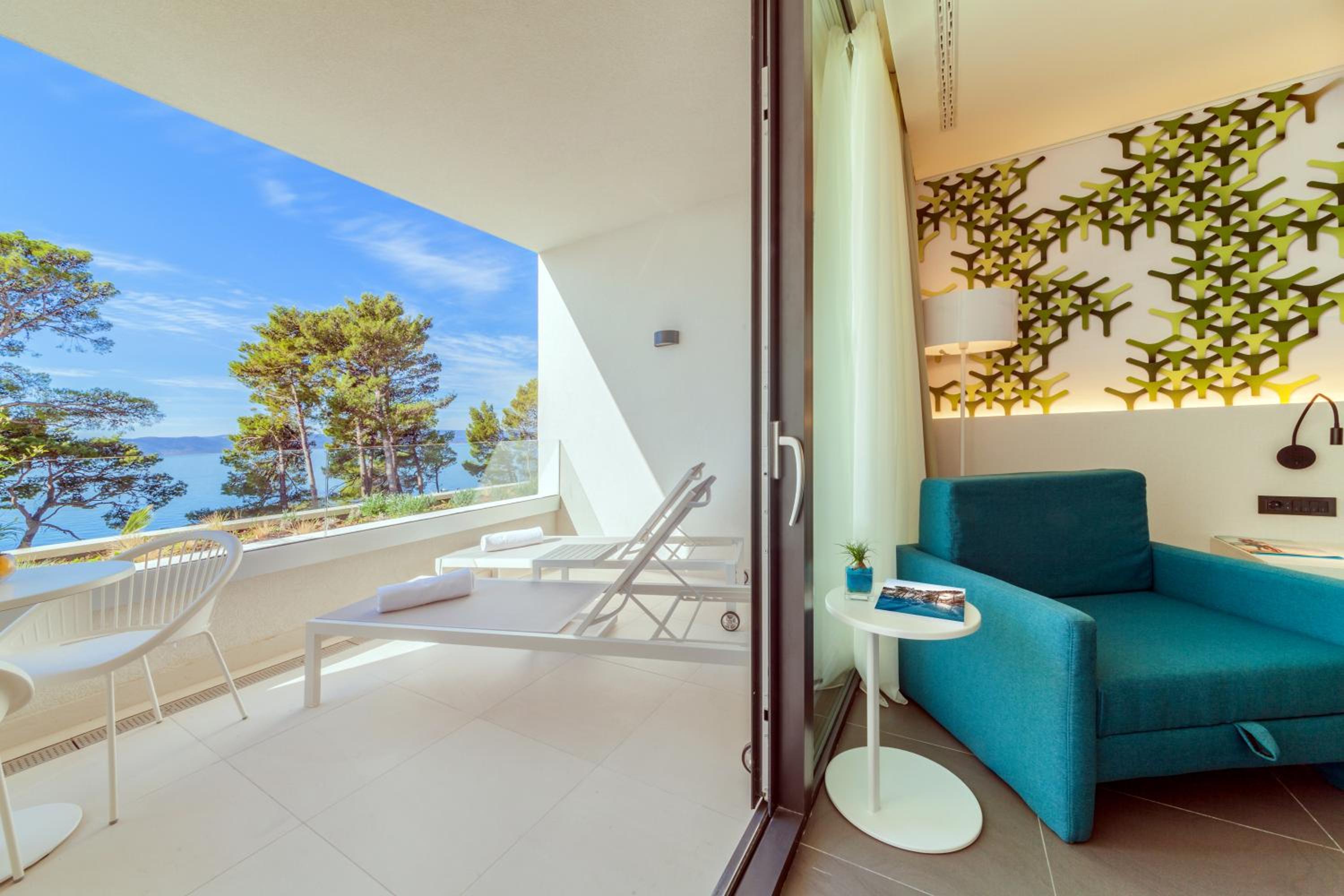 Premium Double Room Sea Side with Balcony - Photo 3