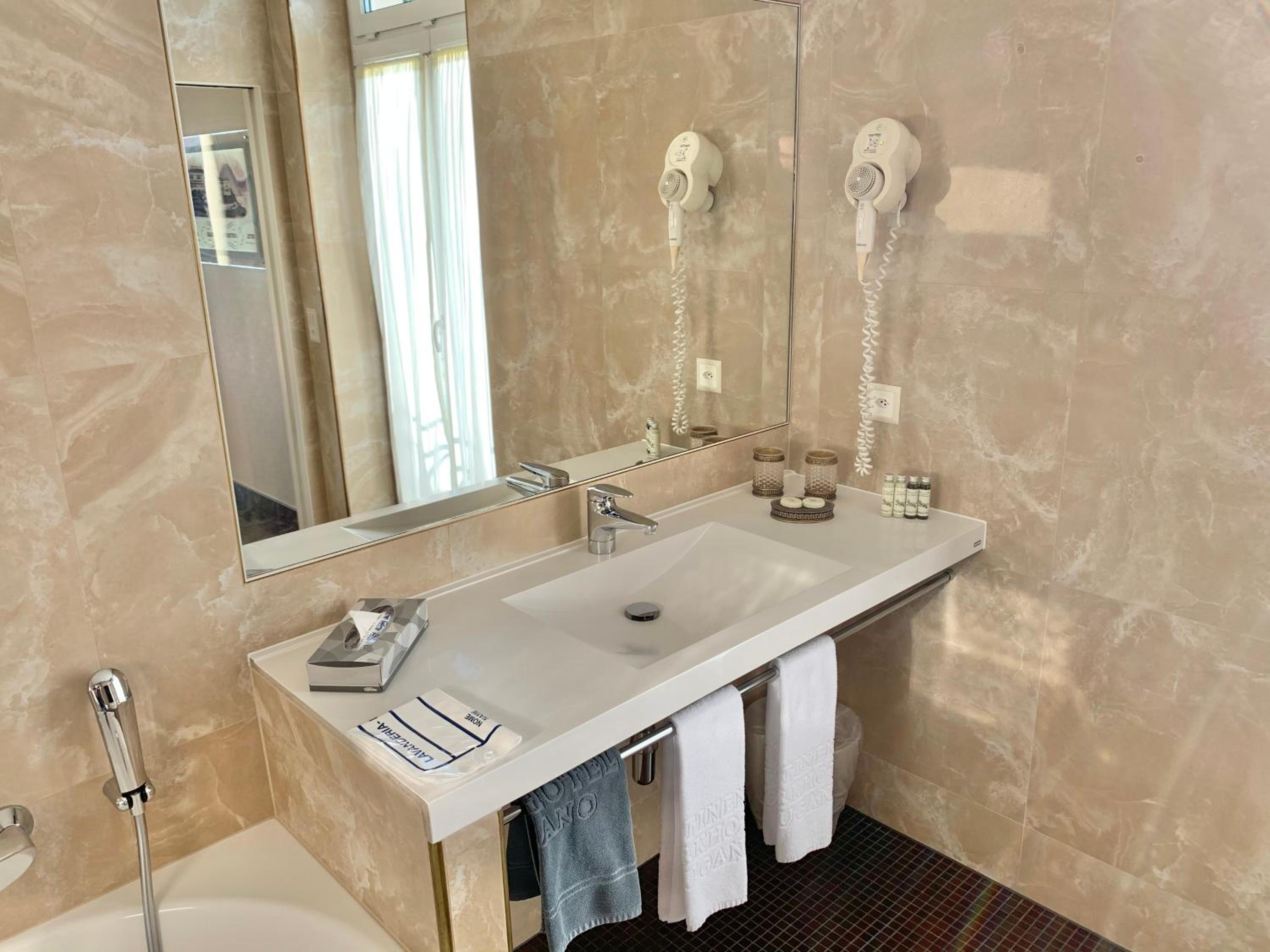 Prestige Twin Room with Park View - Photo 2