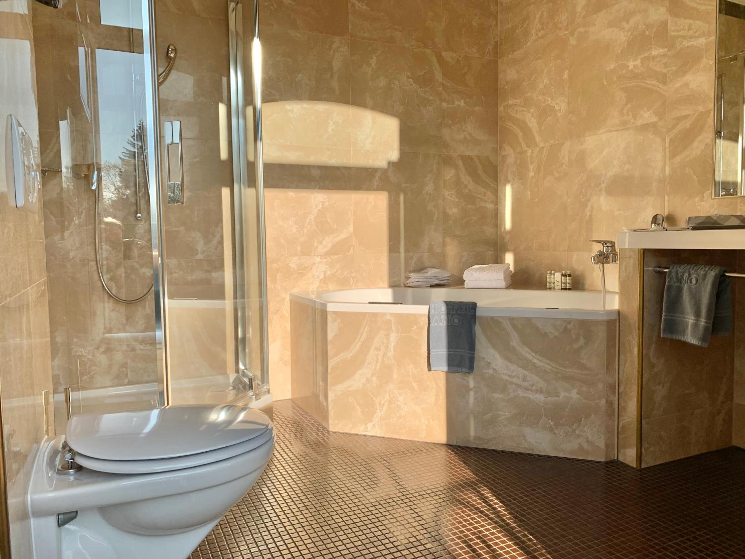 Prestige Twin Room with Park View - Photo 6