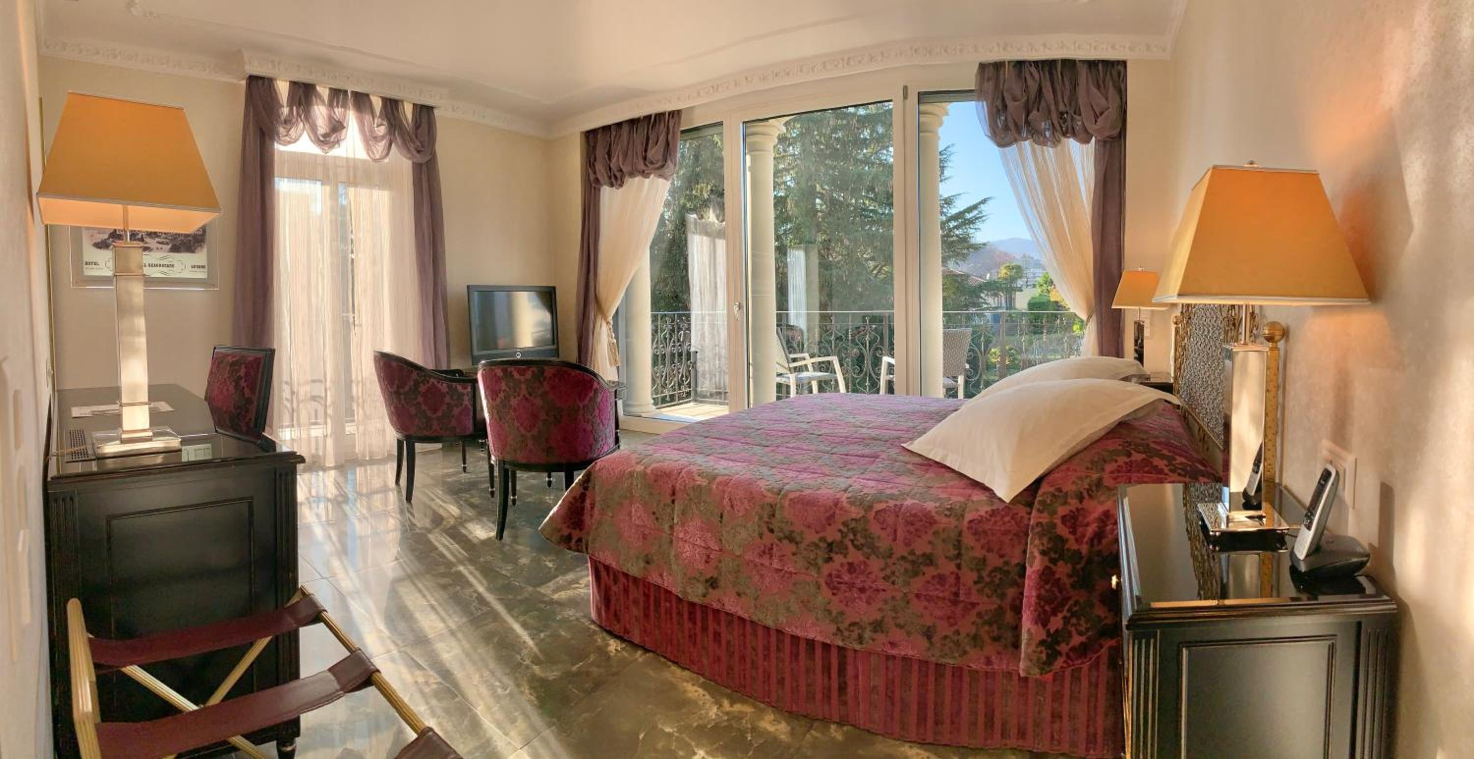 Prestige Twin Room with Park View - Photo 3