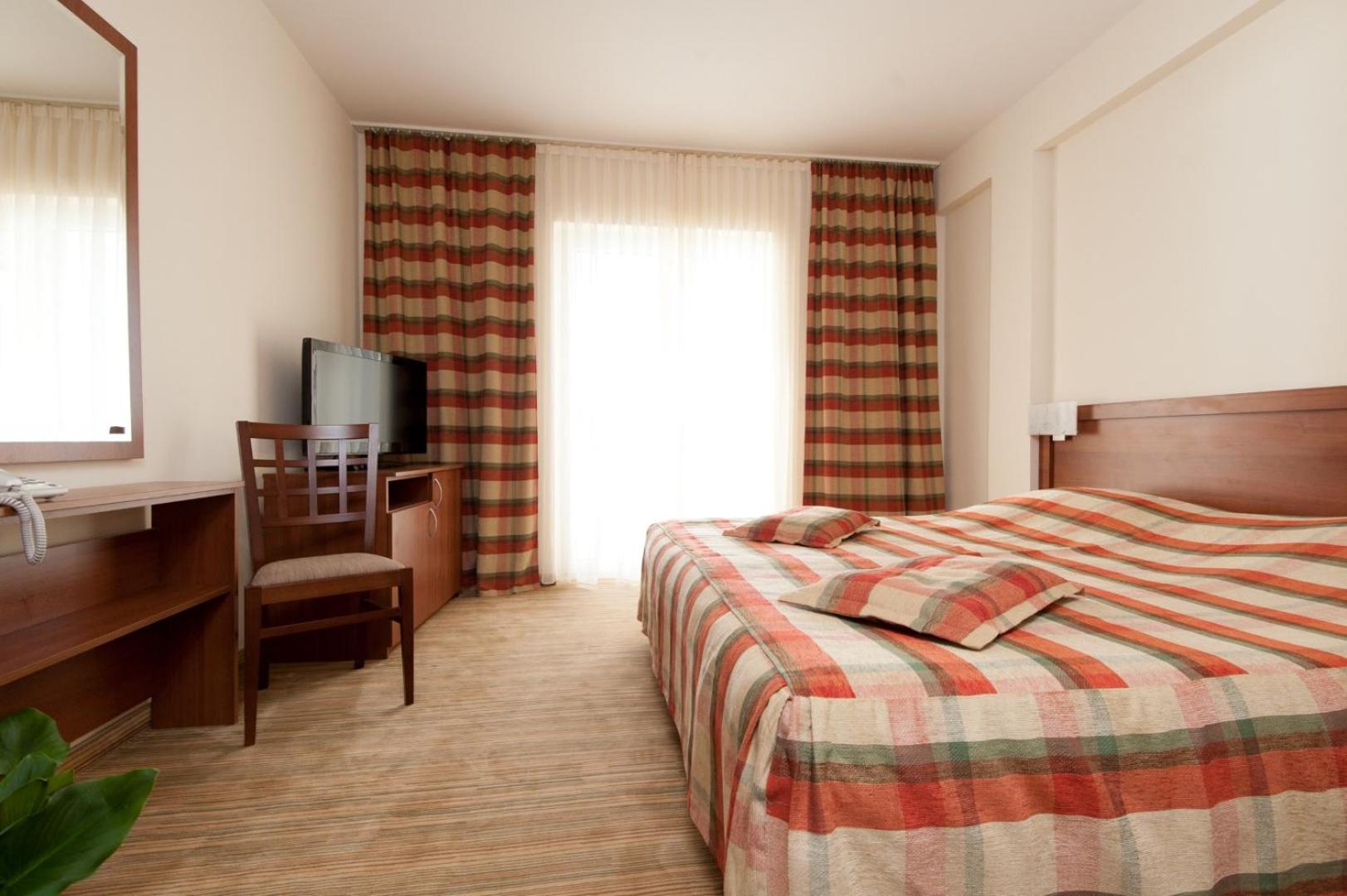 Double or Twin Room with Side Sea View