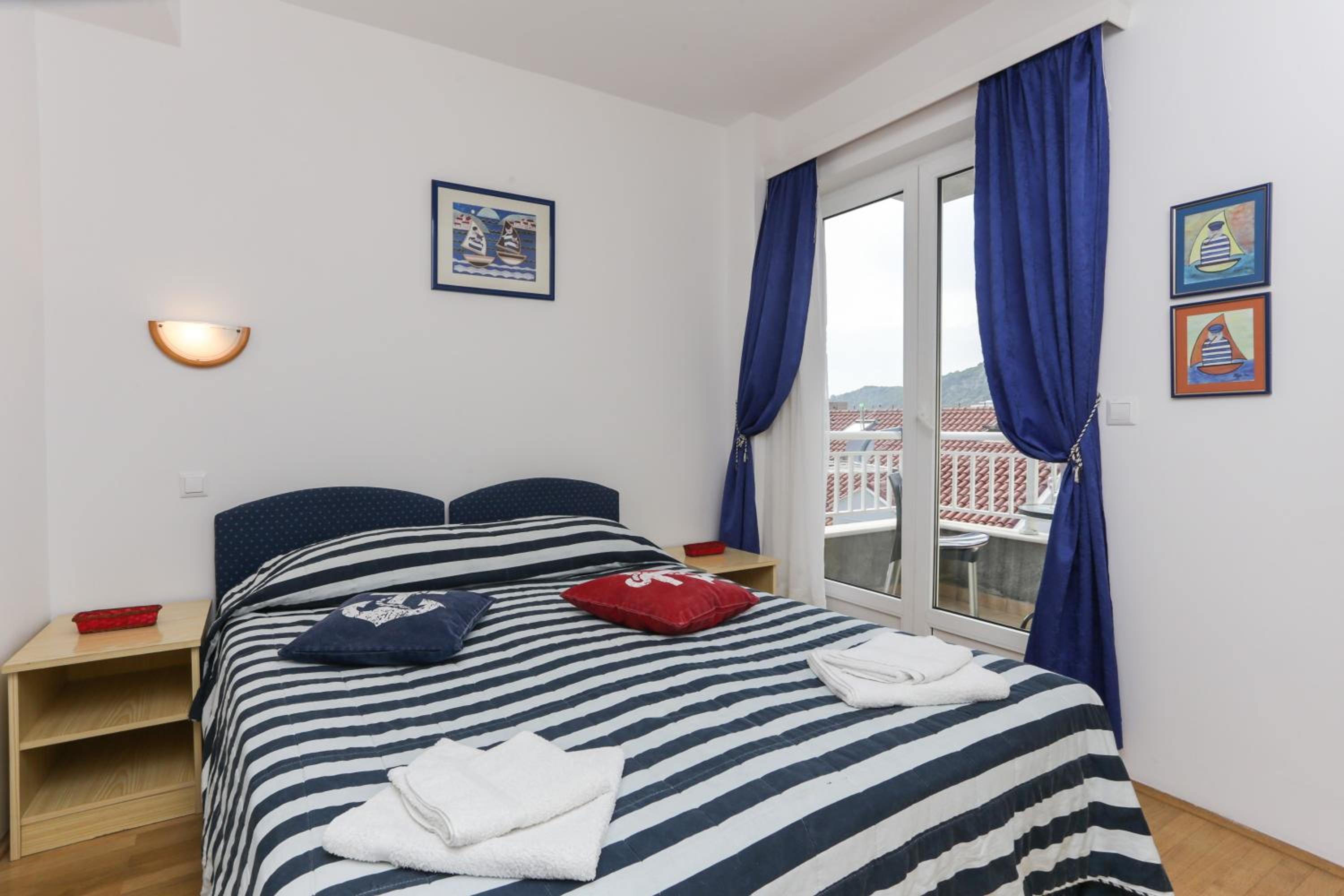 One Bedroom Apartment with Balcony and City View photo 1