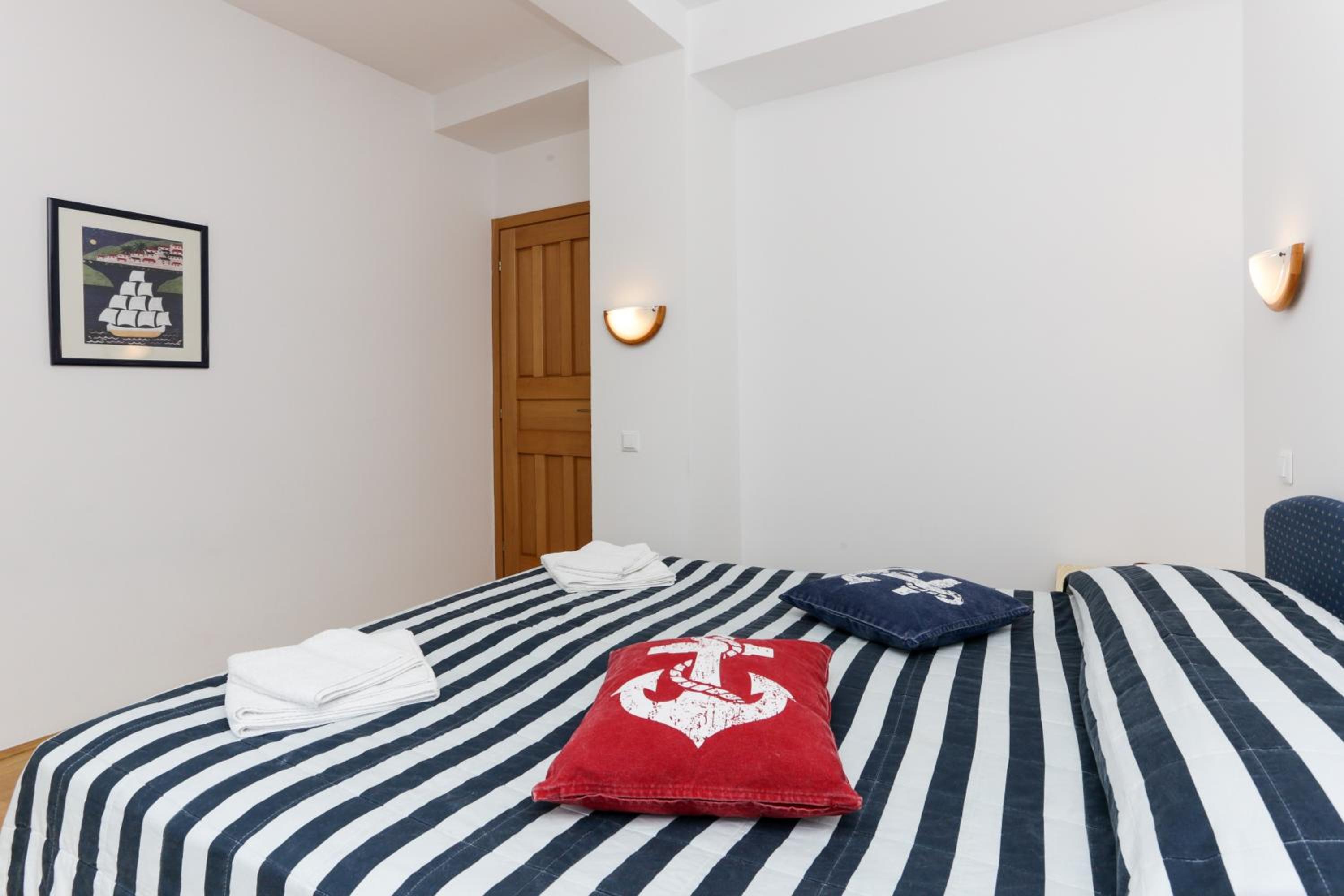 One Bedroom Apartment with Balcony and City View photo 2
