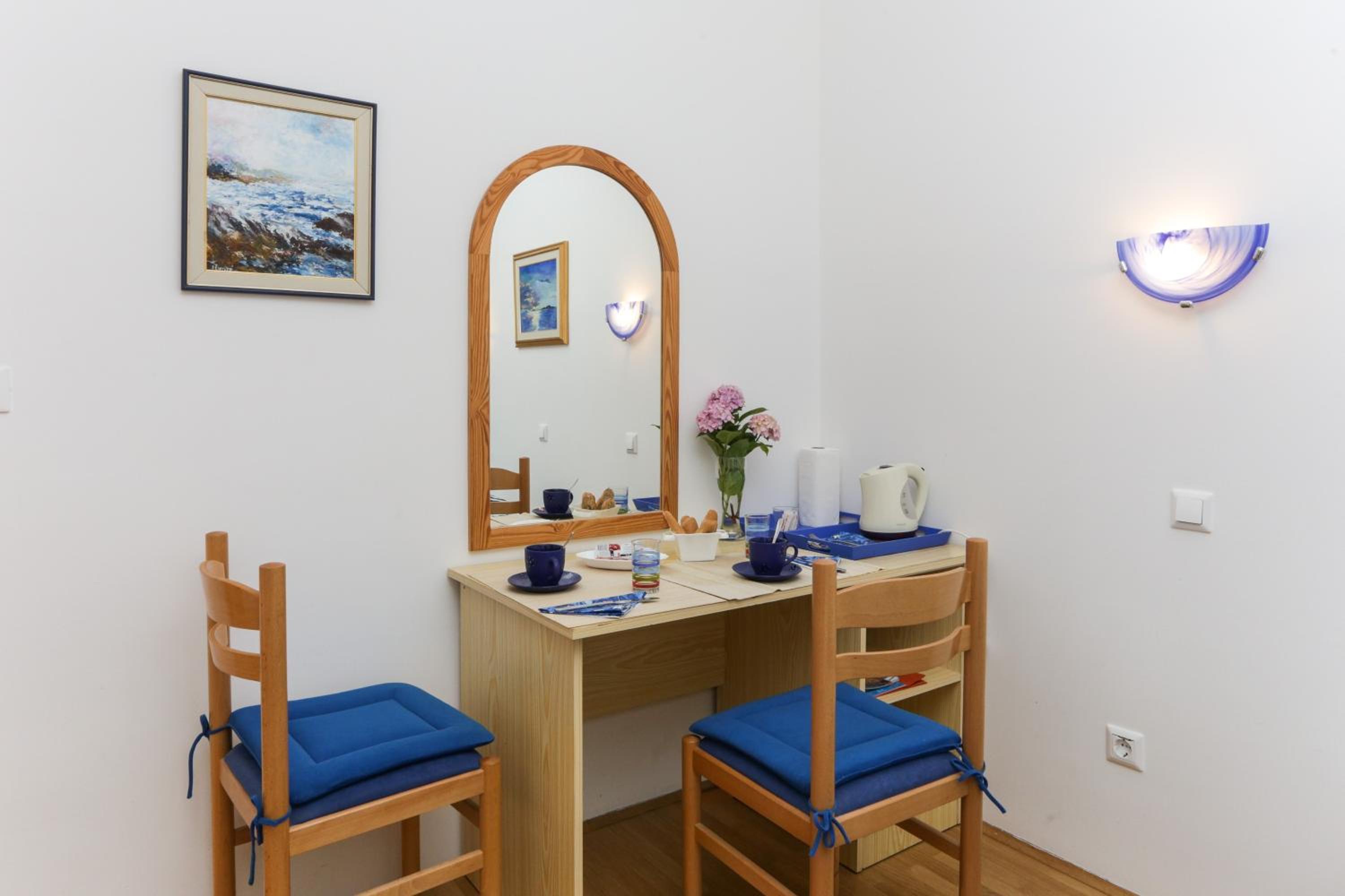 Double or Twin Room with Garden View photo 3