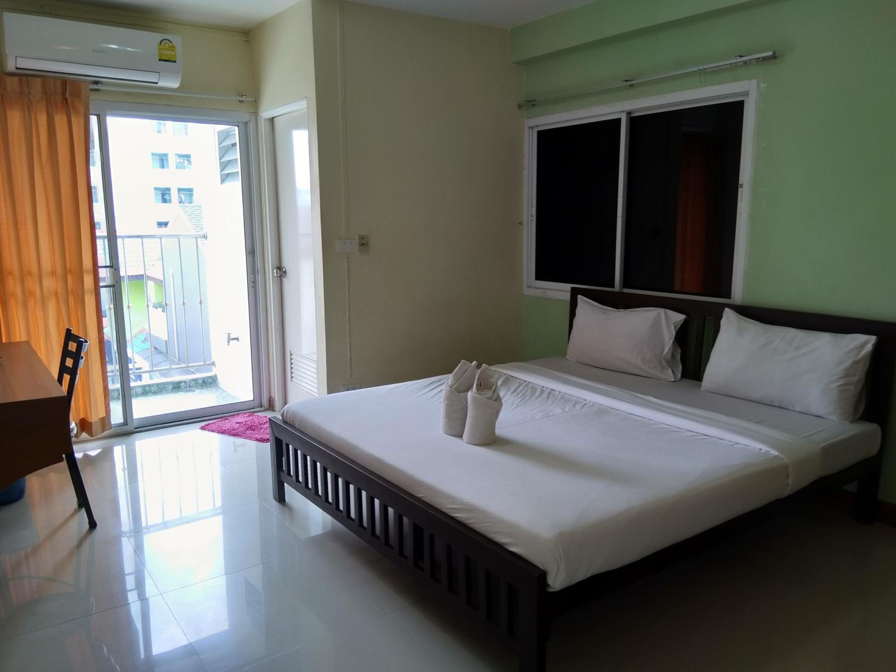 Standard Double Room - Photo 13