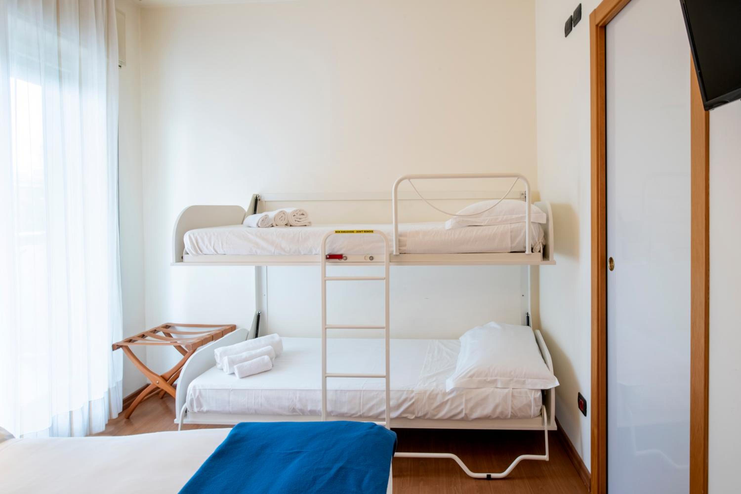 Small Double Room with Bunk Bed photo 2