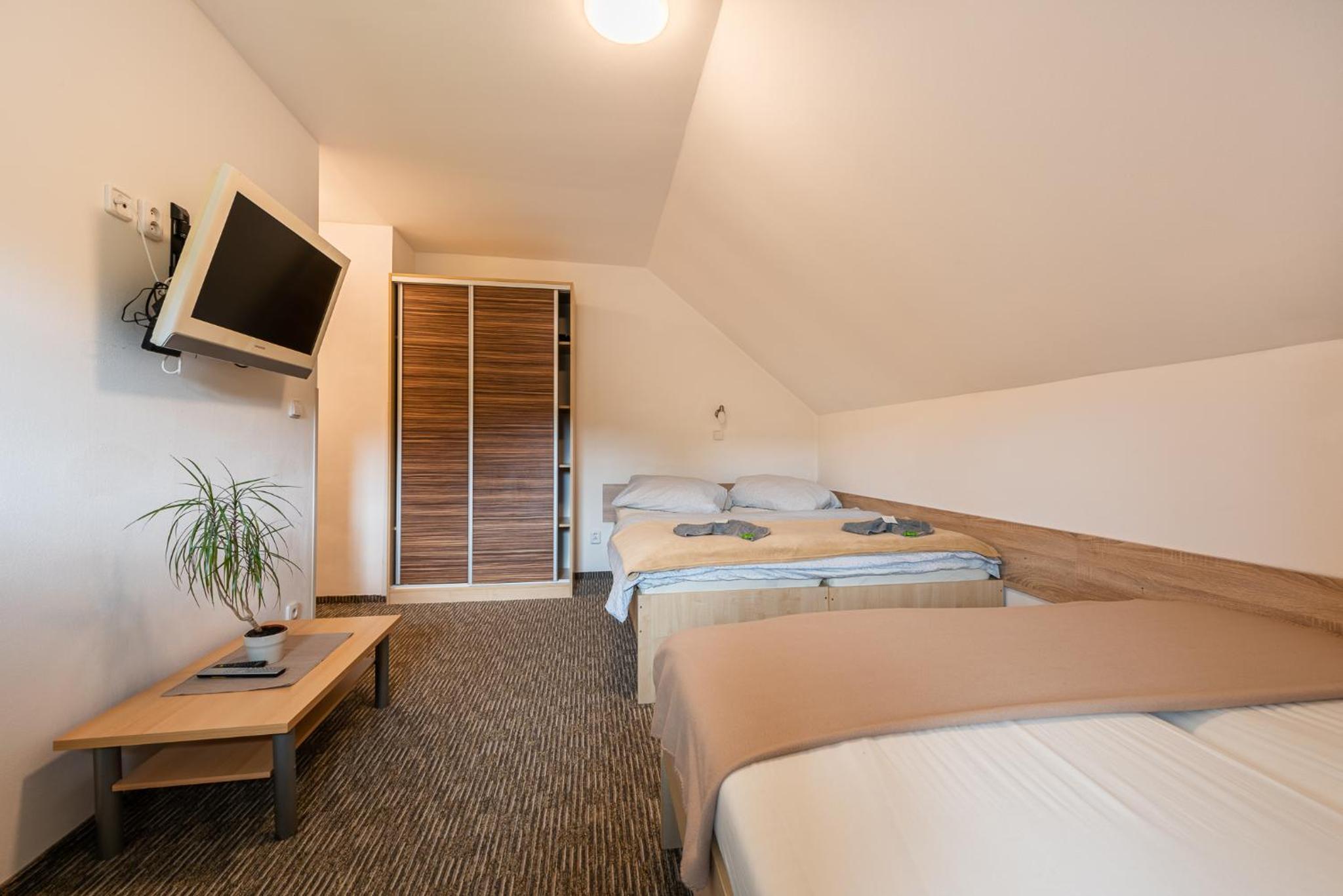 Quadruple Room With Private Bathroom photo 3