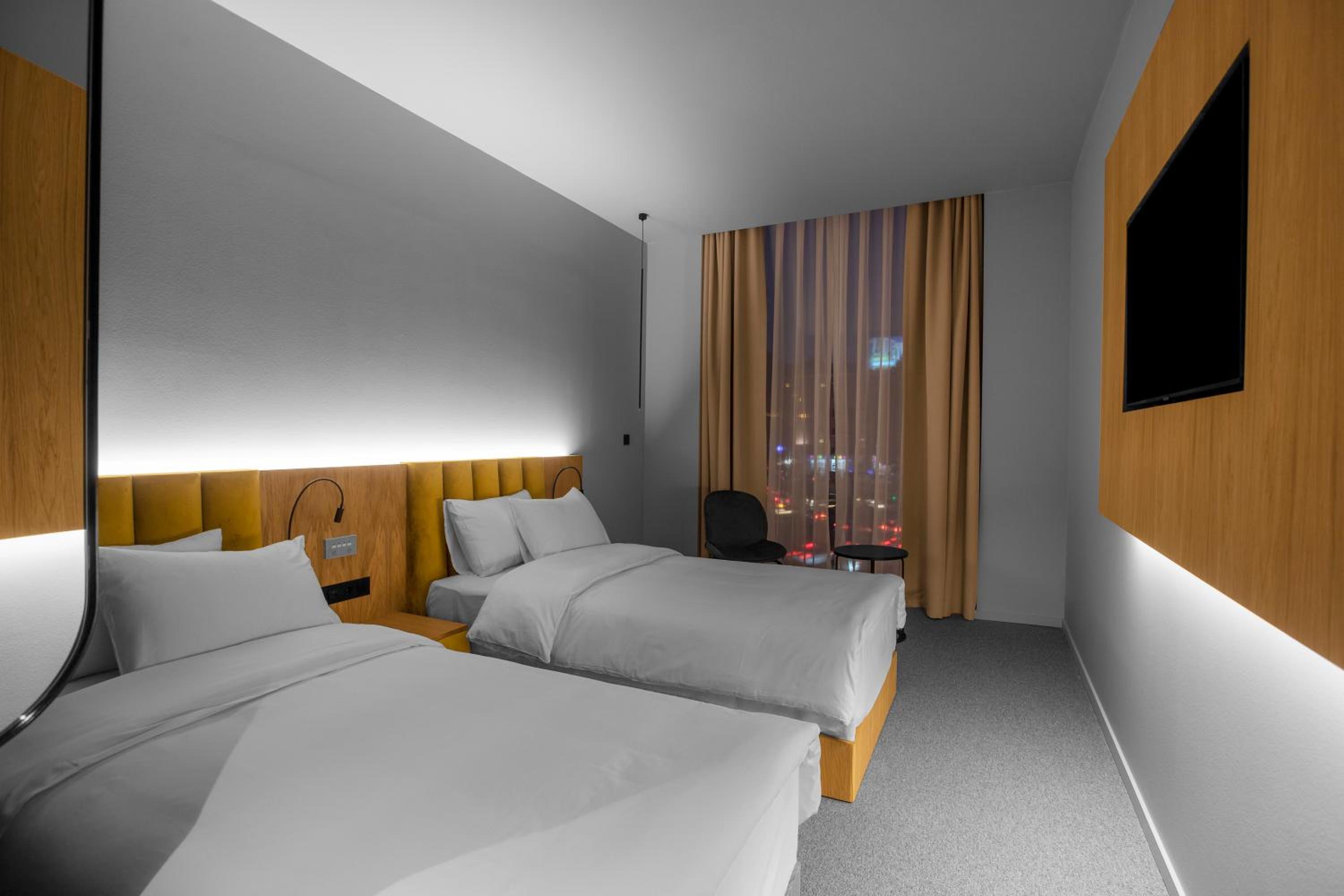 Twin Room - Disability Access - Photo 1