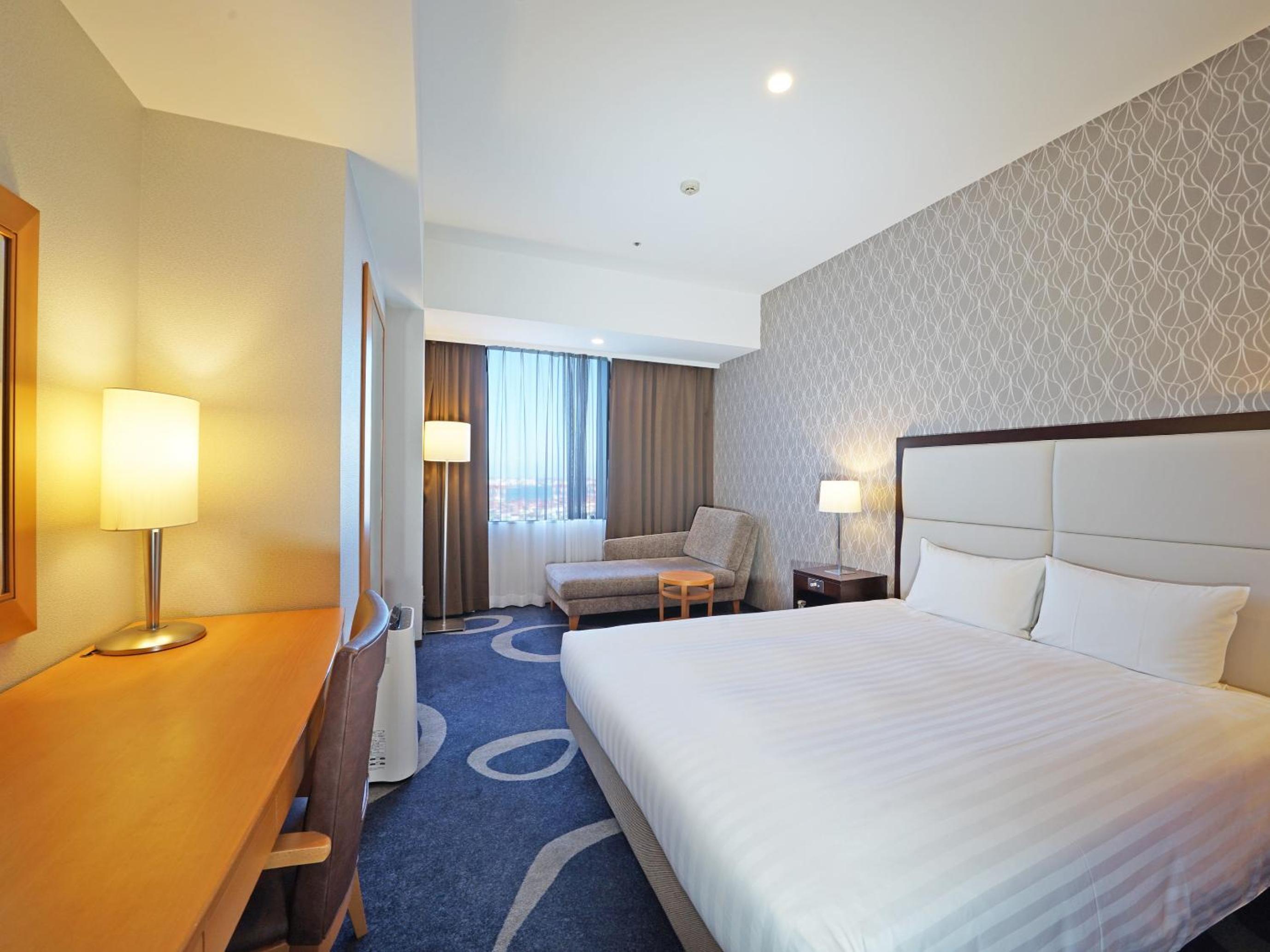 Queen Room with Sea View - Non Smoking  photo 1