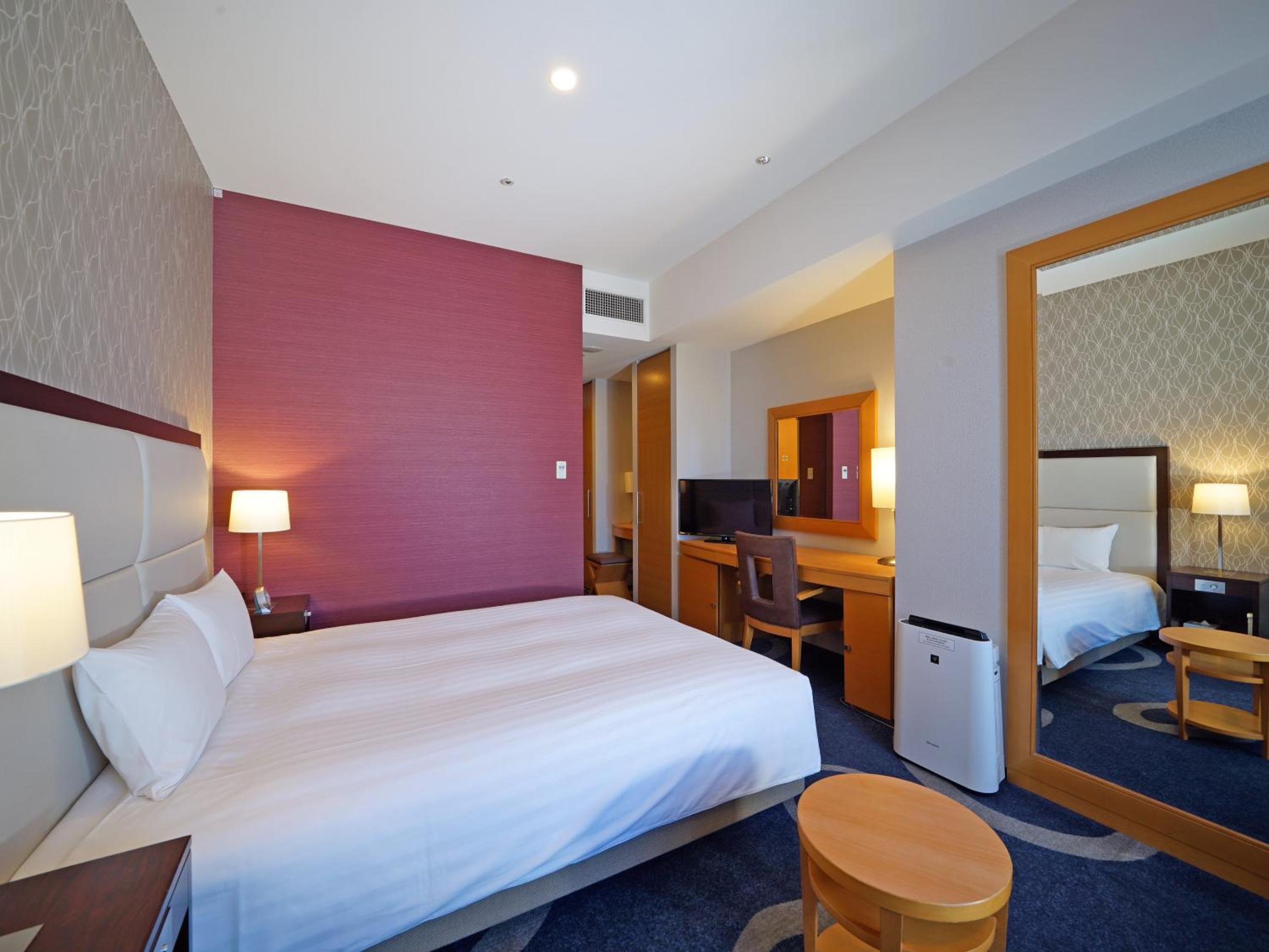 Queen Room with Sea View - Non Smoking  photo 2