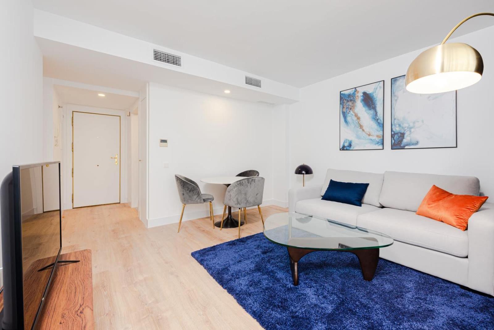 One-Bedroom Apartment photo 3