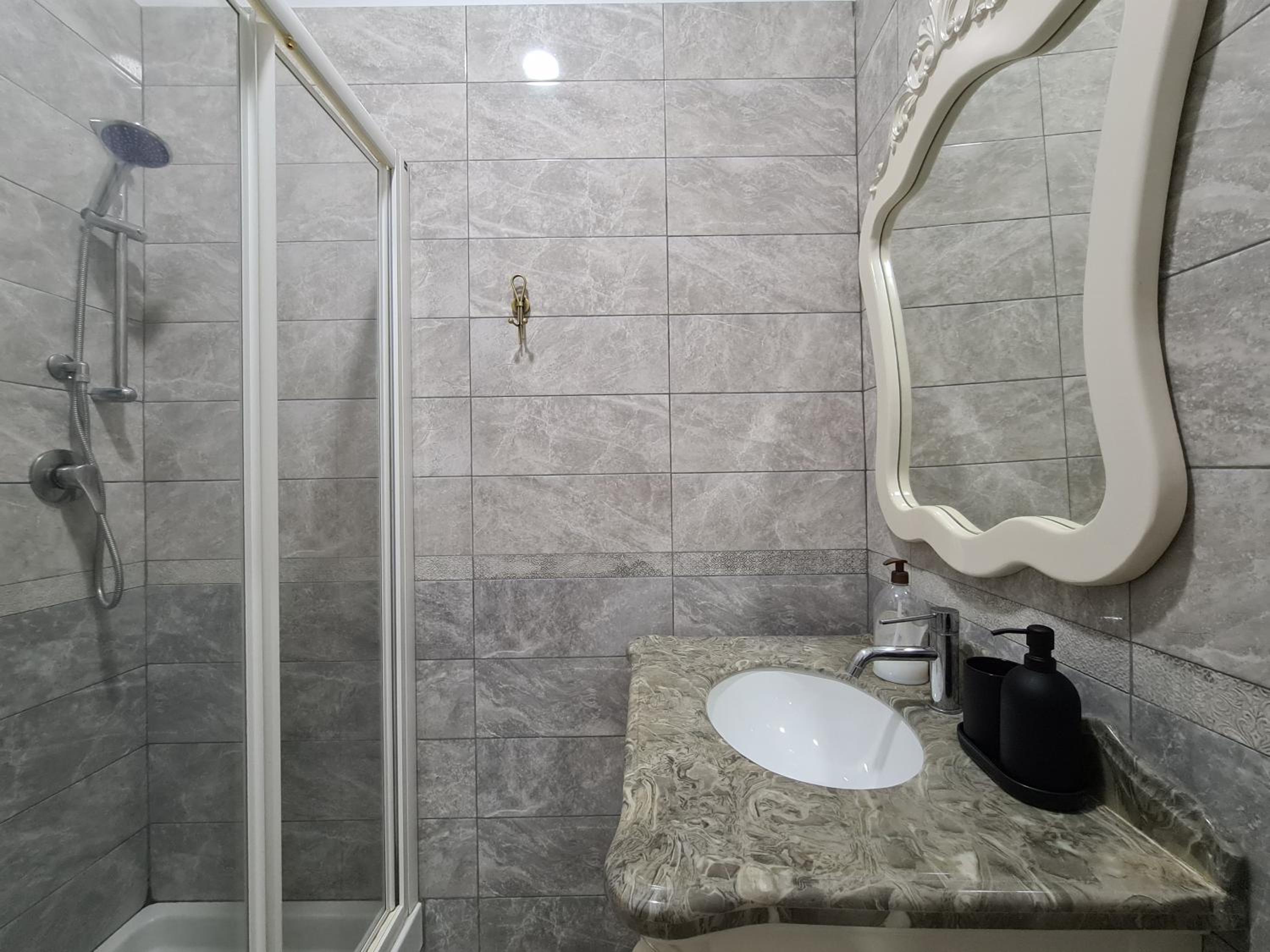 Quadruple Room with Private Bathroom photo 3