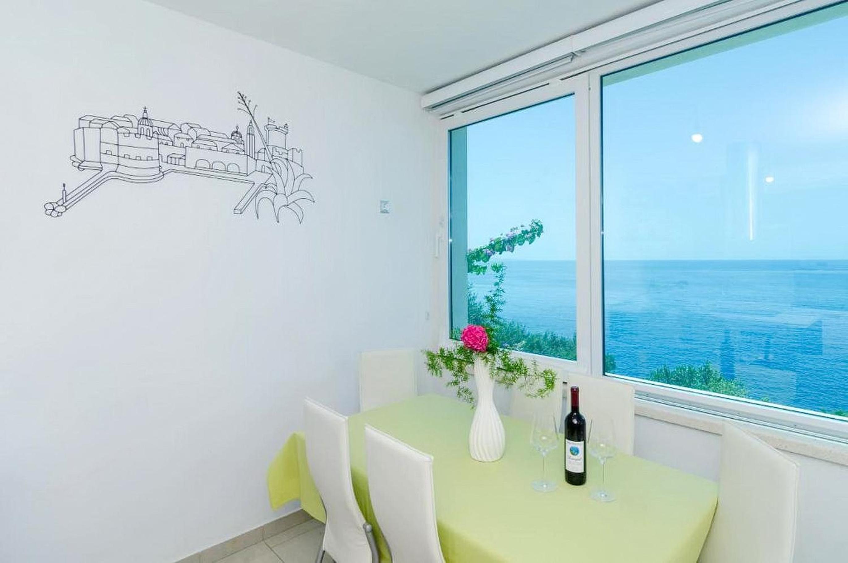 Two Bedroom Apartment with Balcony and Sea View photo 2