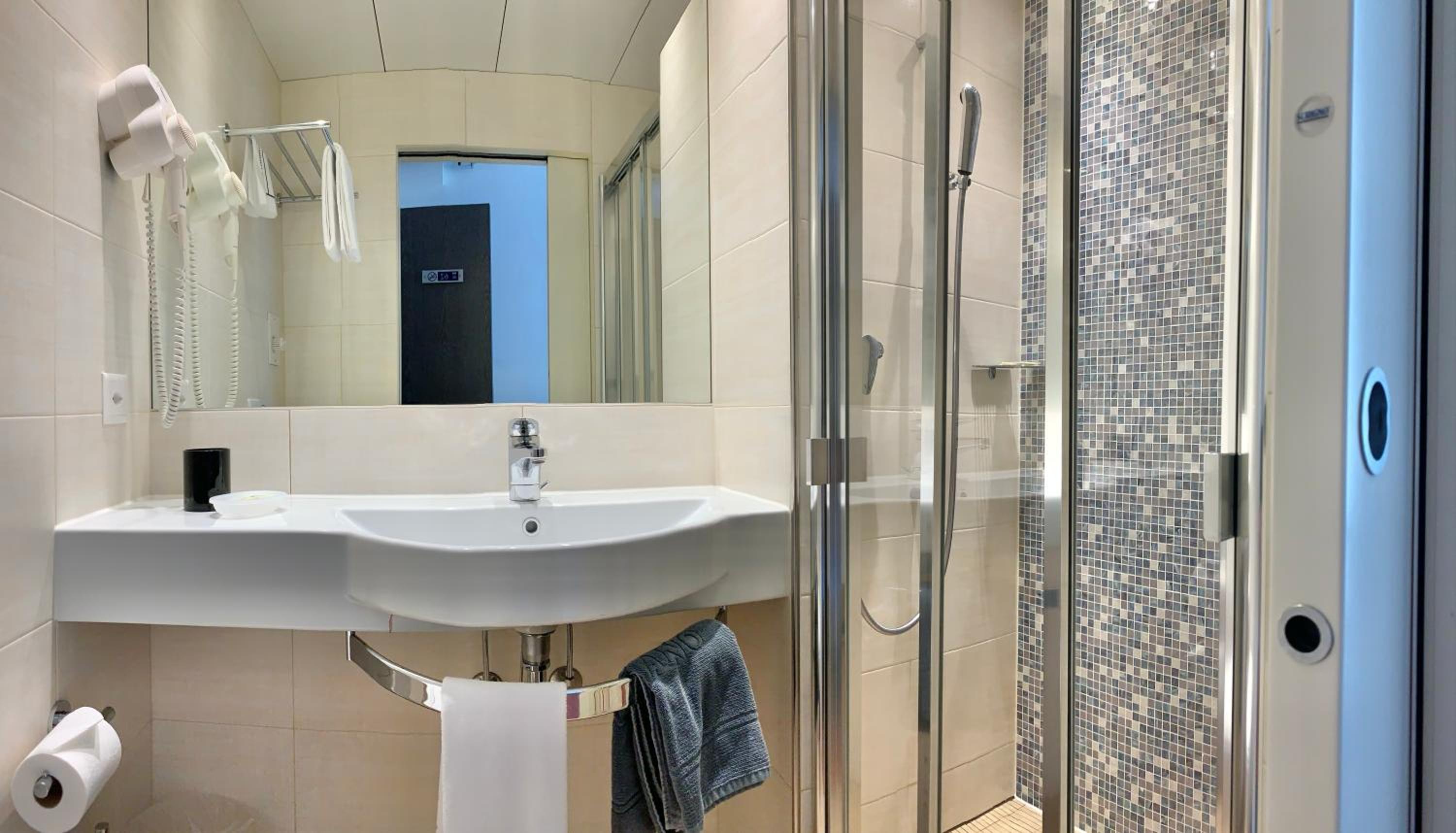 Superior Twin Room - Photo 8
