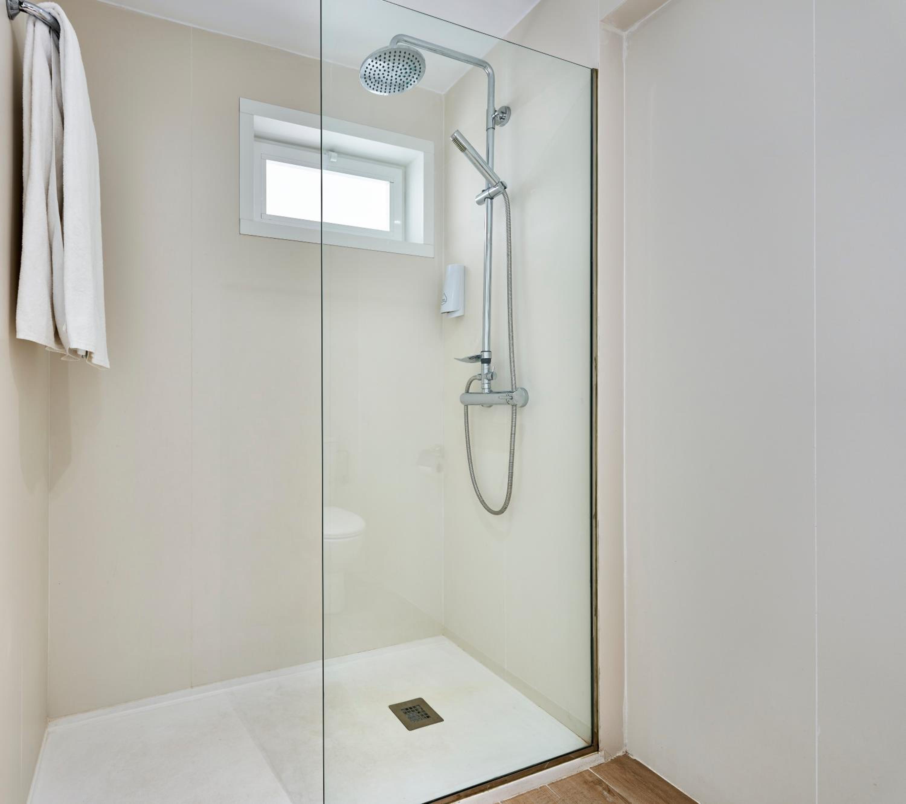 Double or Twin Room - Photo 4
