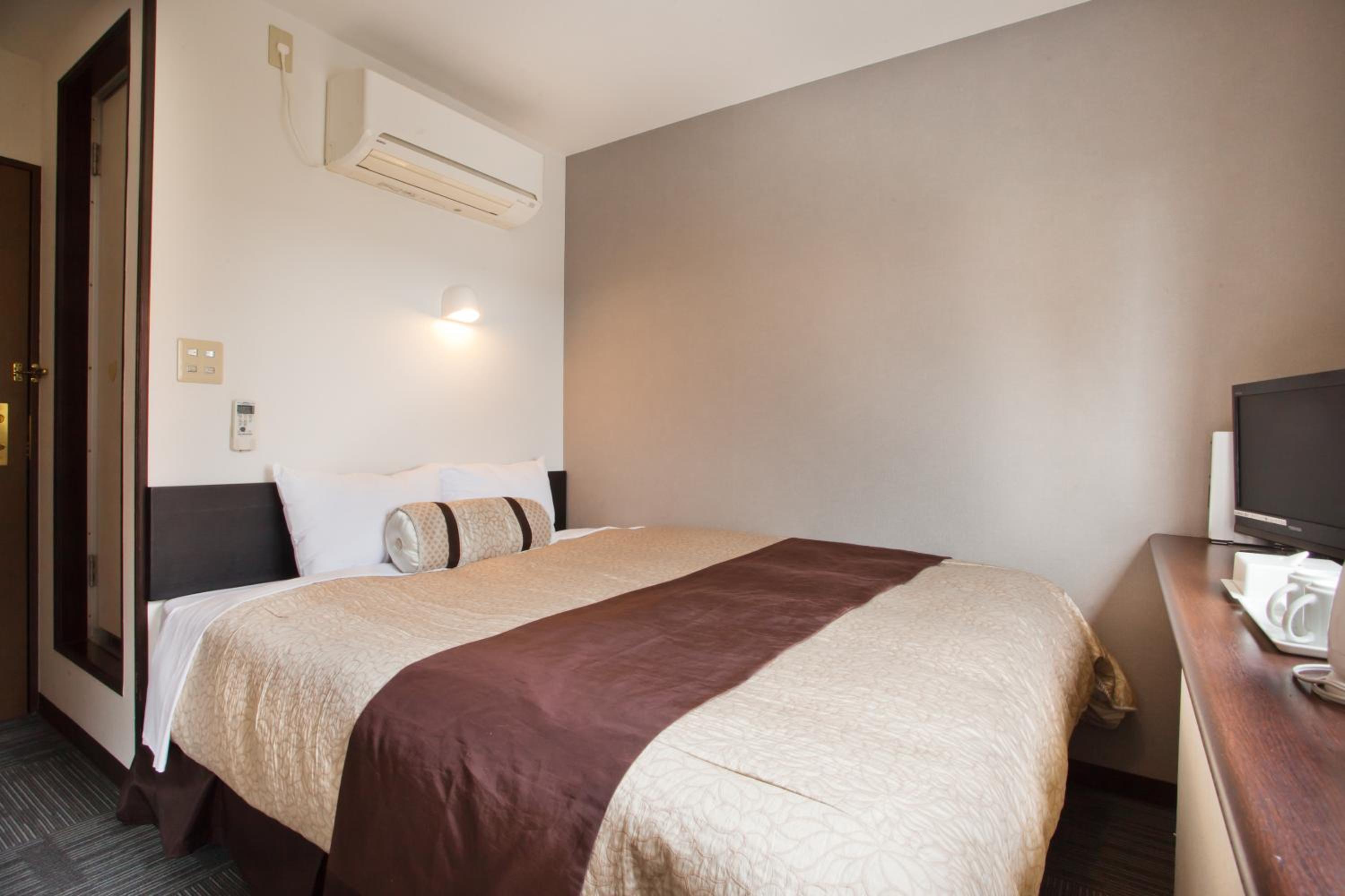 Double Room - Non-Smoking  - Photo 9