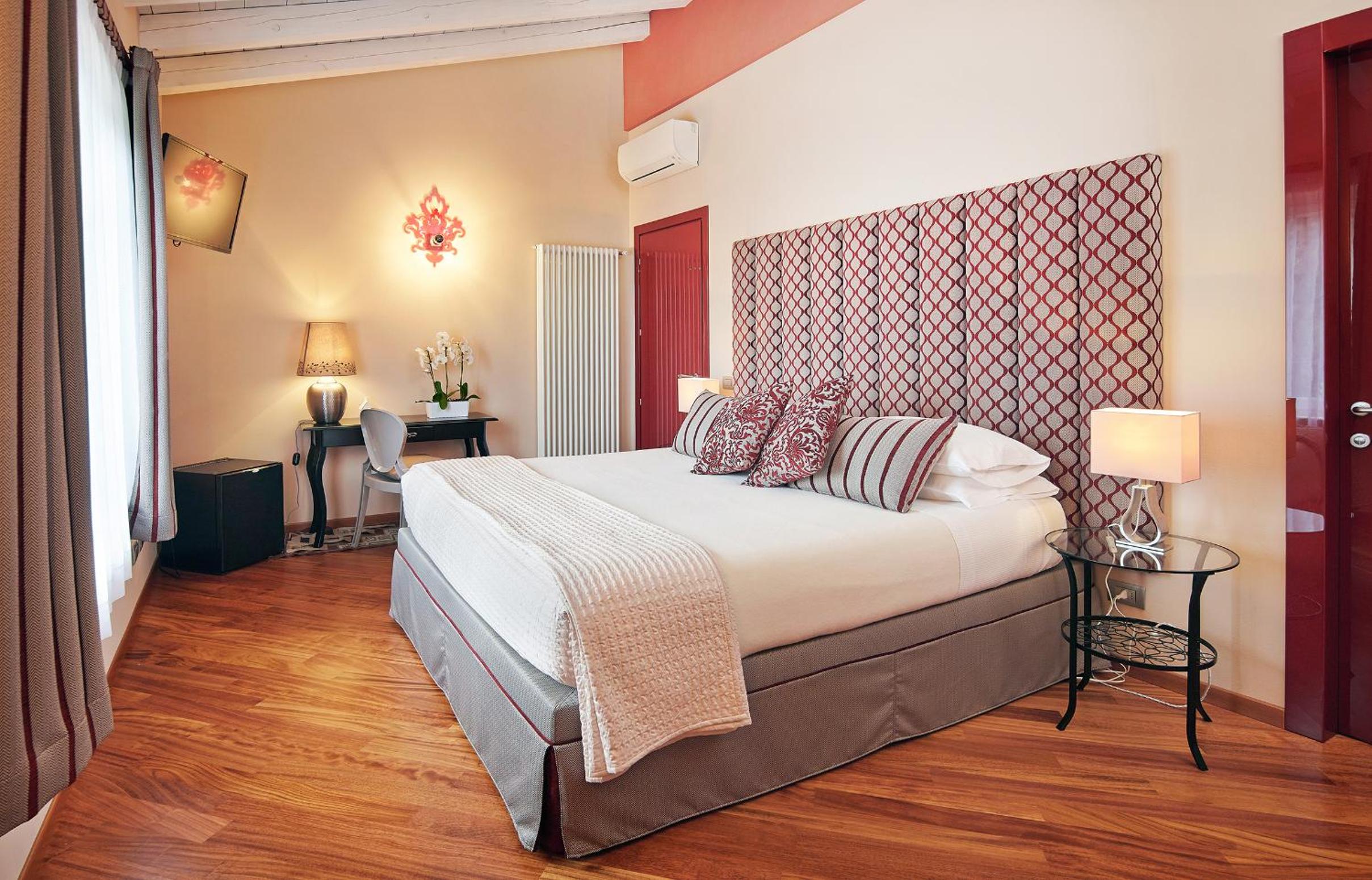 Large Double Room photo 1