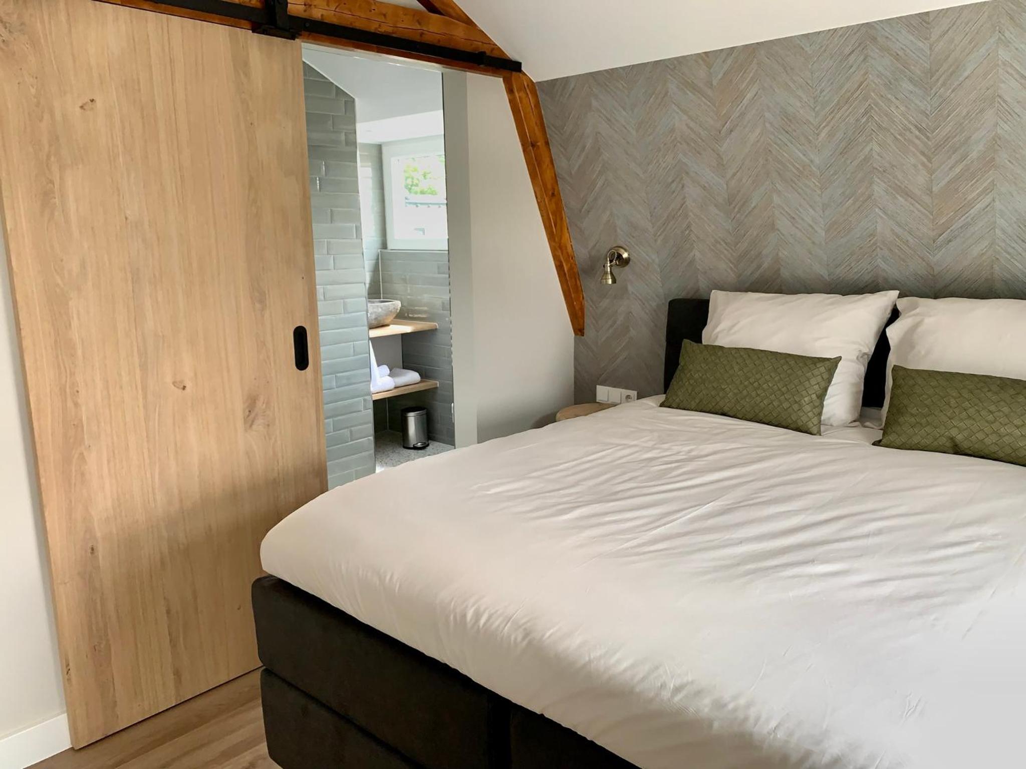 Deluxe Double Room with Shower photo 3
