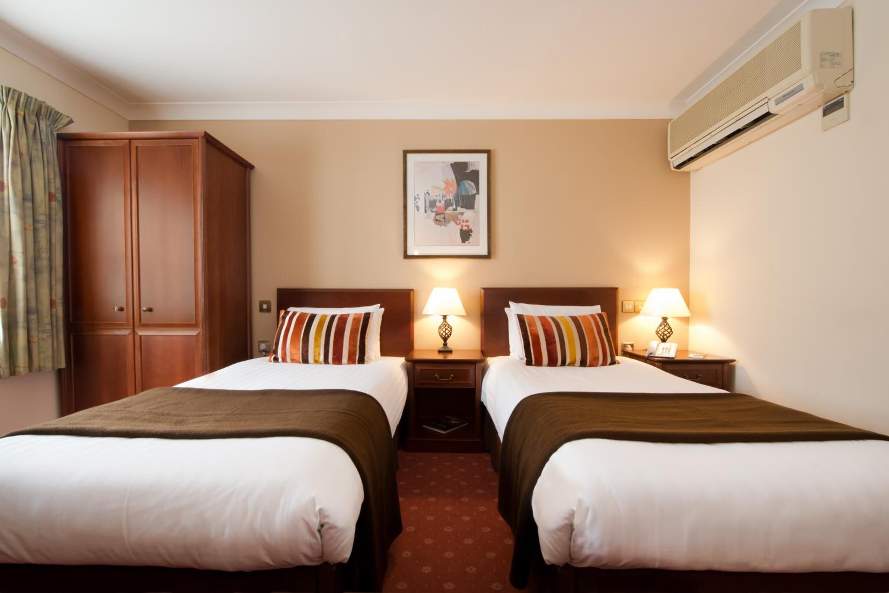 Standard Twin Room - Photo 2