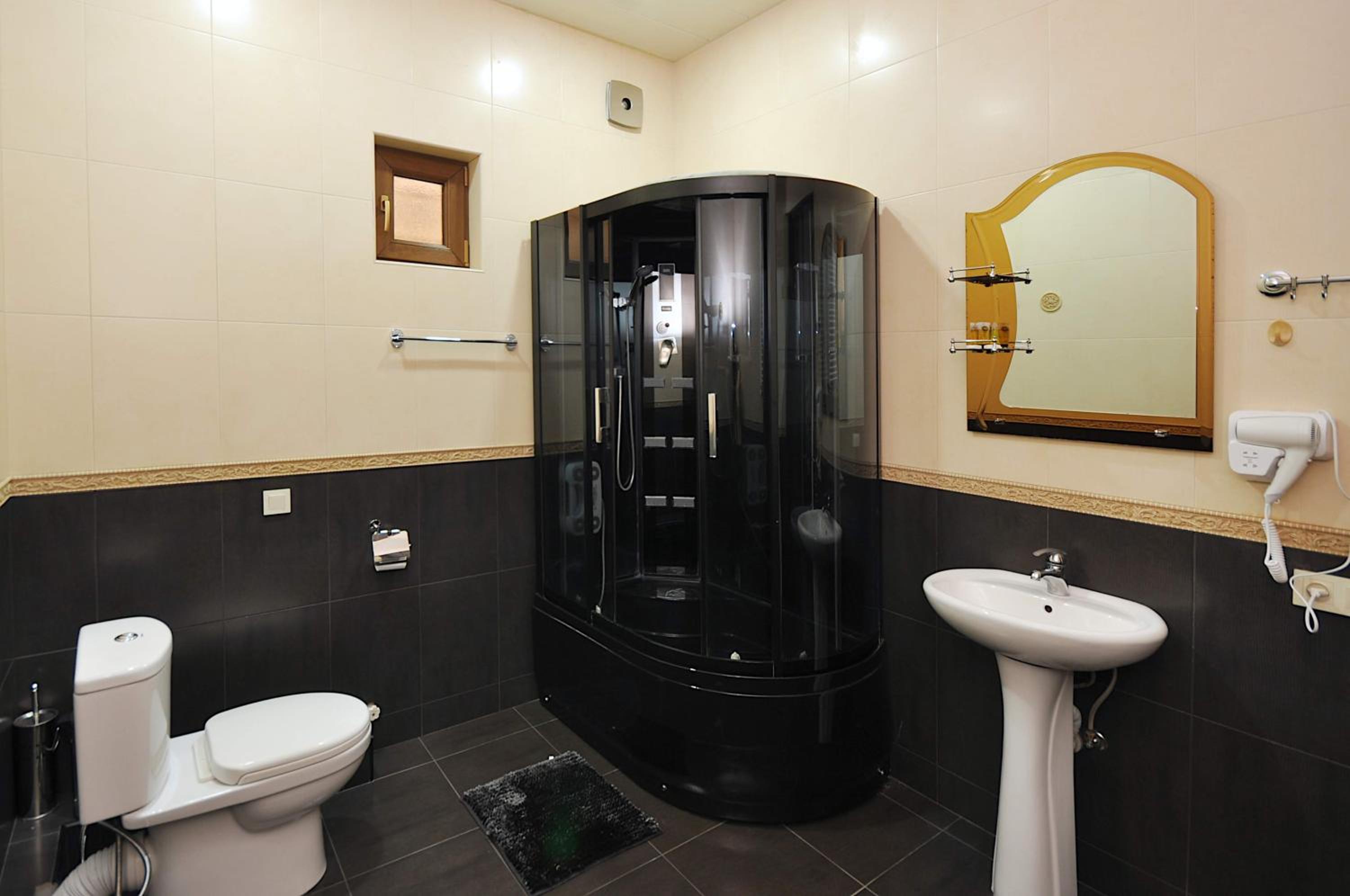 King Suite with Spa Bath - Photo 9