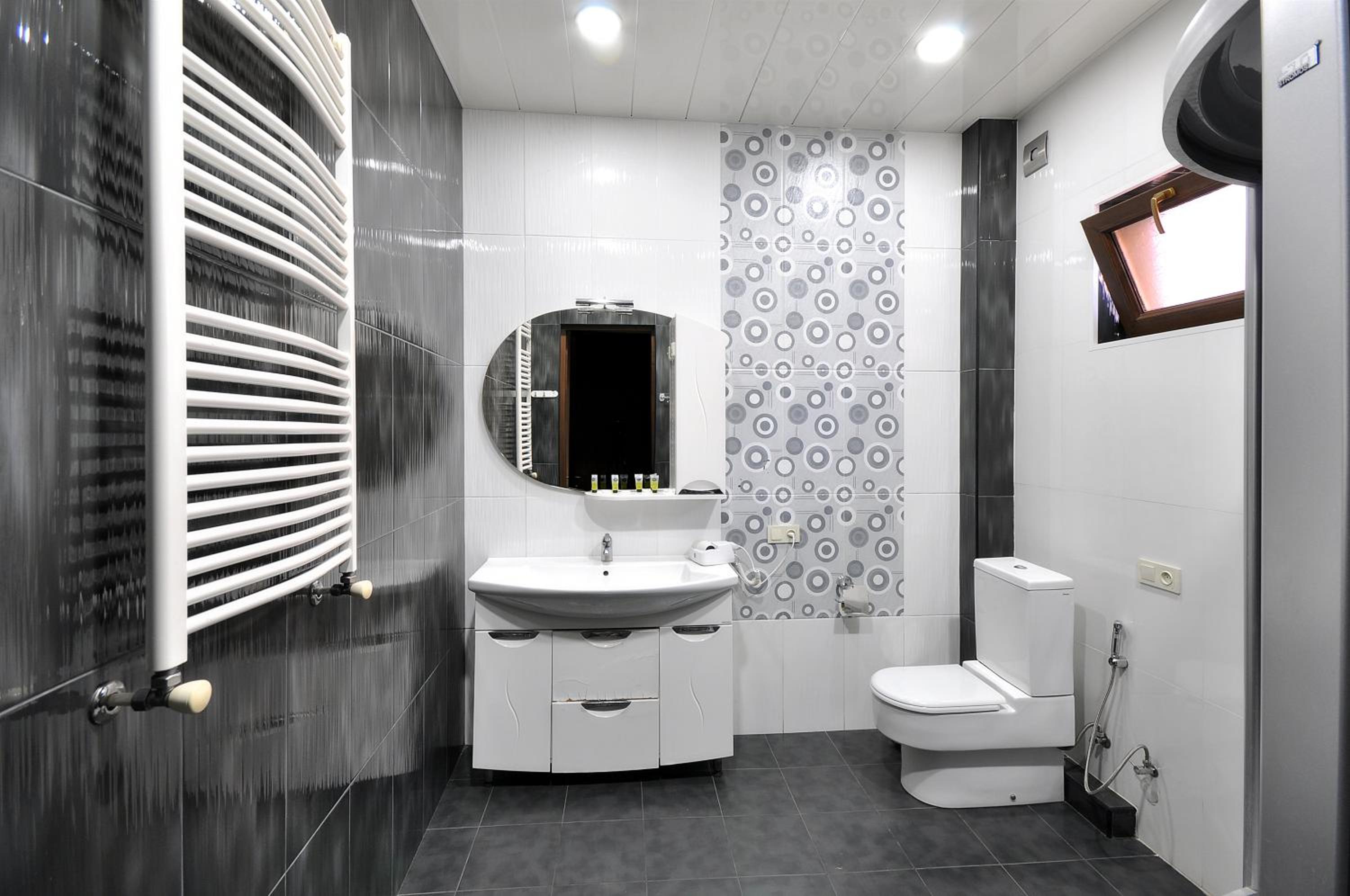 Two-Bedroom Suite - Photo 9