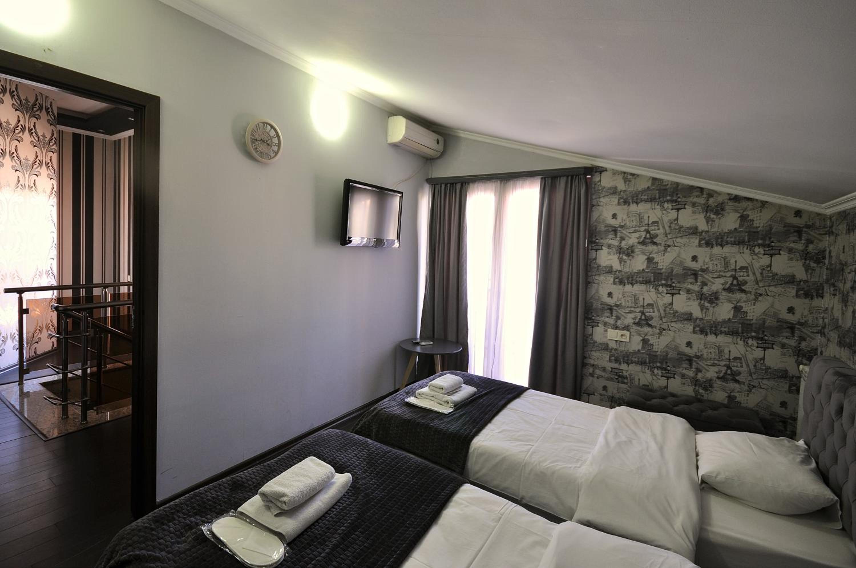 Standard Double or Twin Room with Balcony - Photo 1