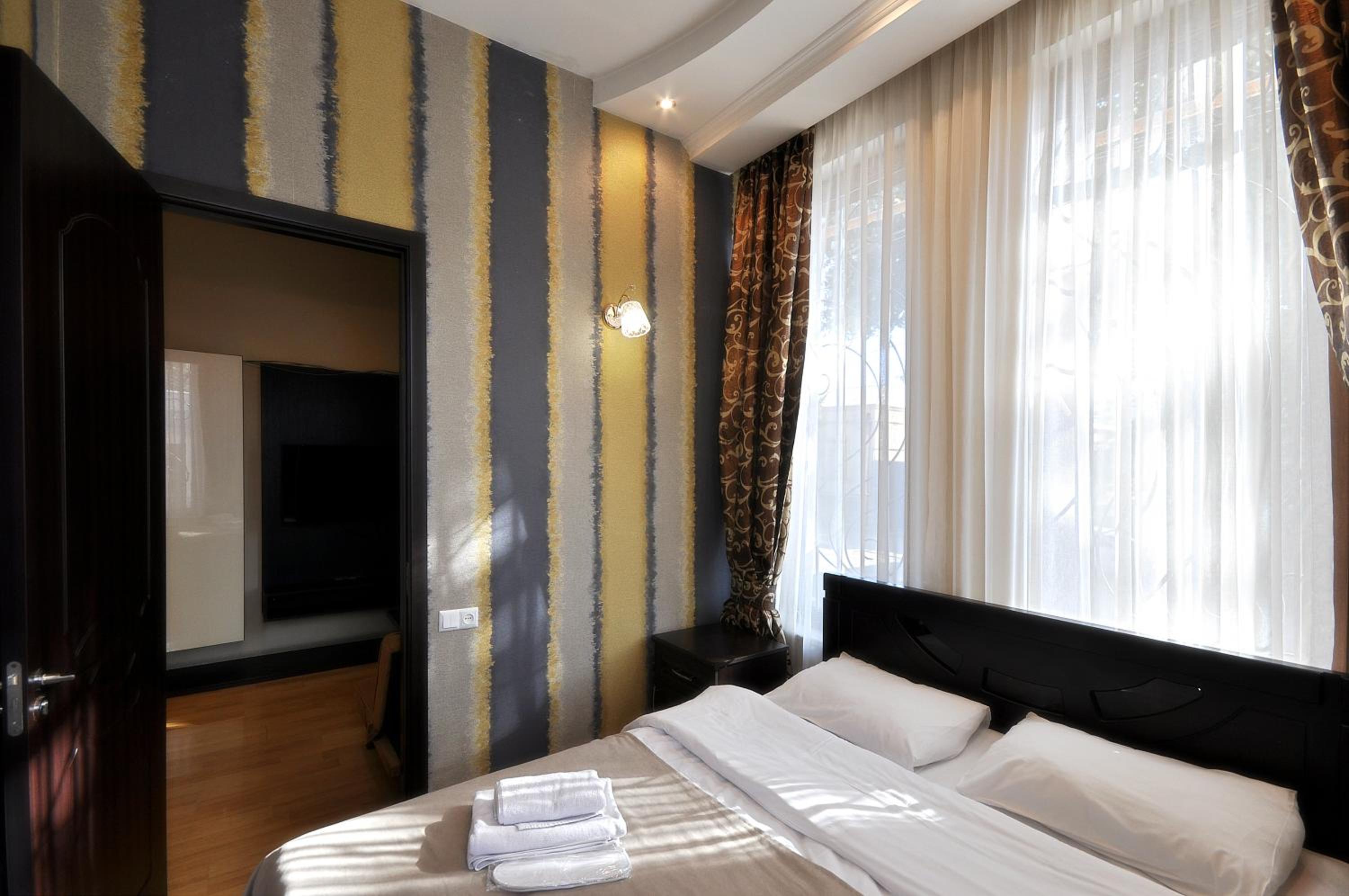 Two-Bedroom Suite - Photo 6