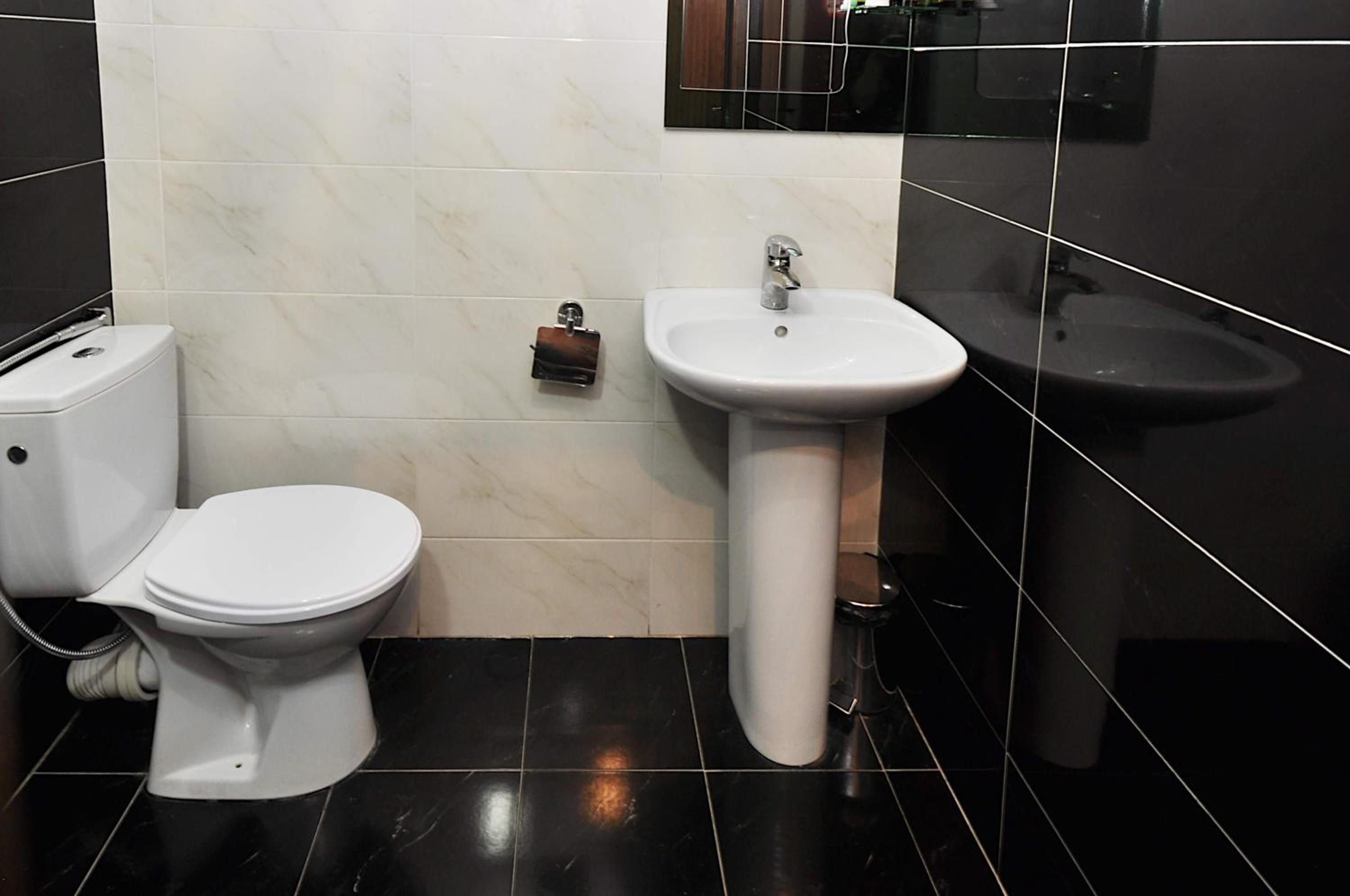 Small Twin Room - Photo 12