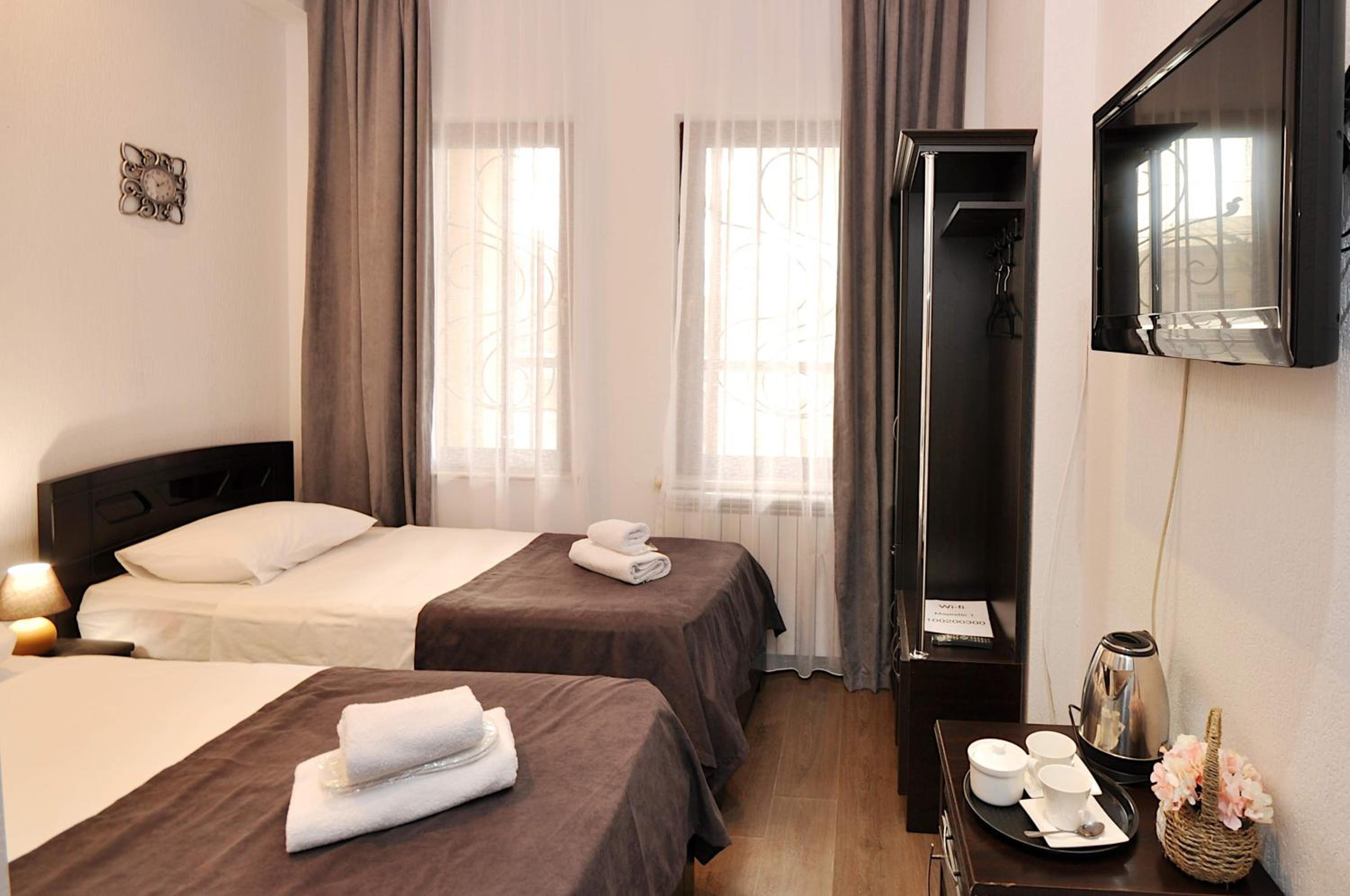 Small Twin Room - Photo 5