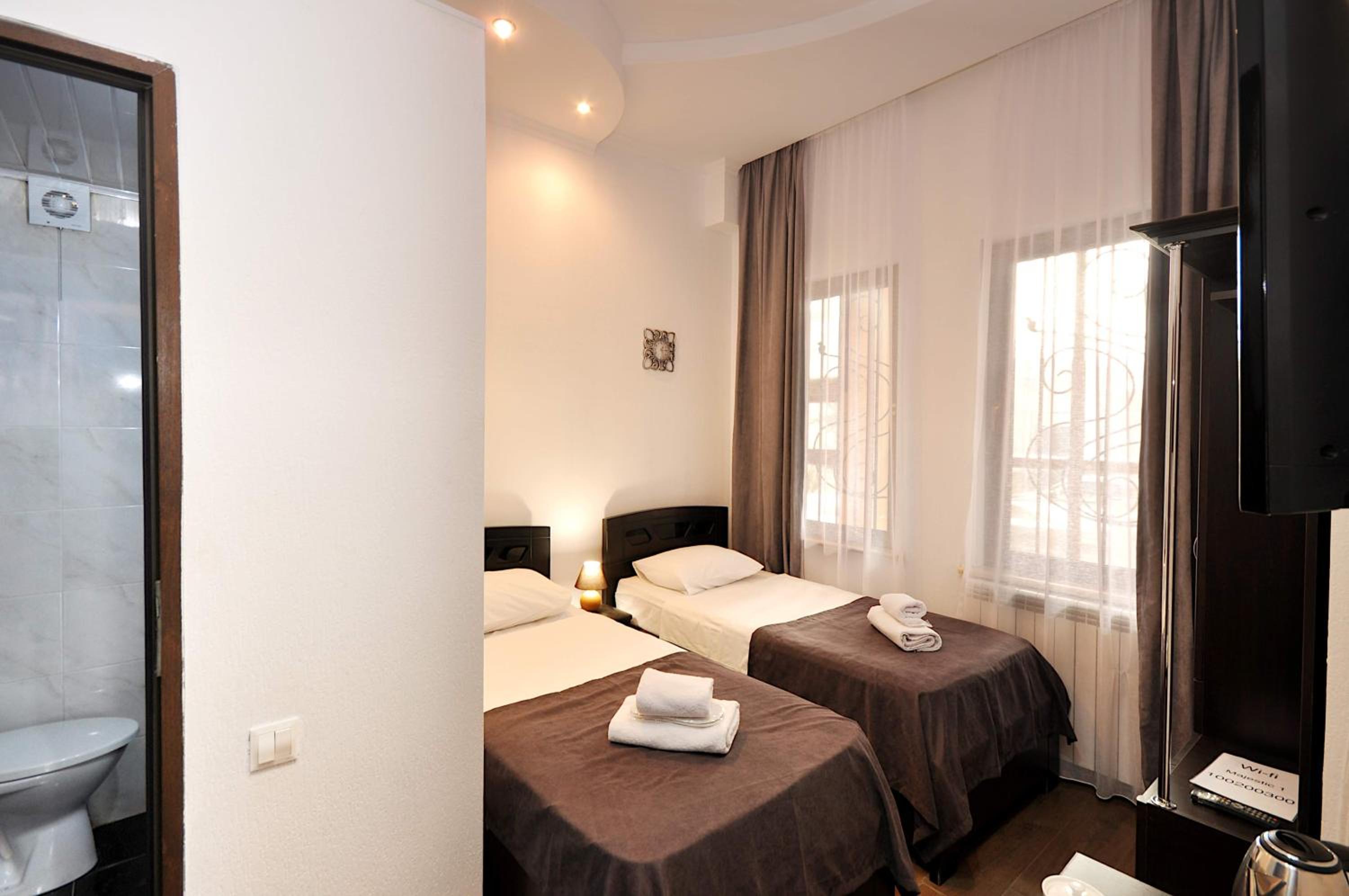 Small Twin Room - Photo 7