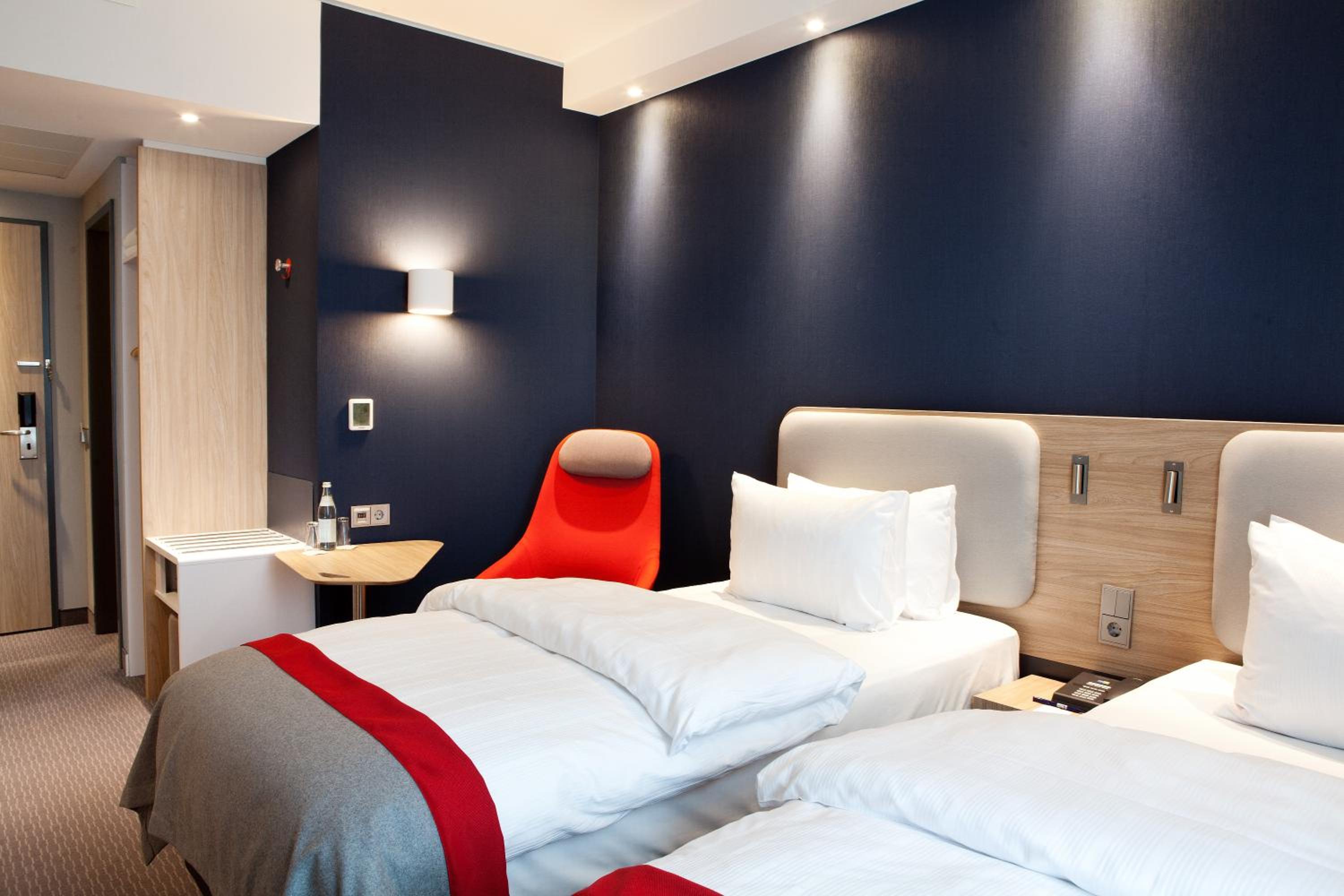 Standard Twin Room with City View