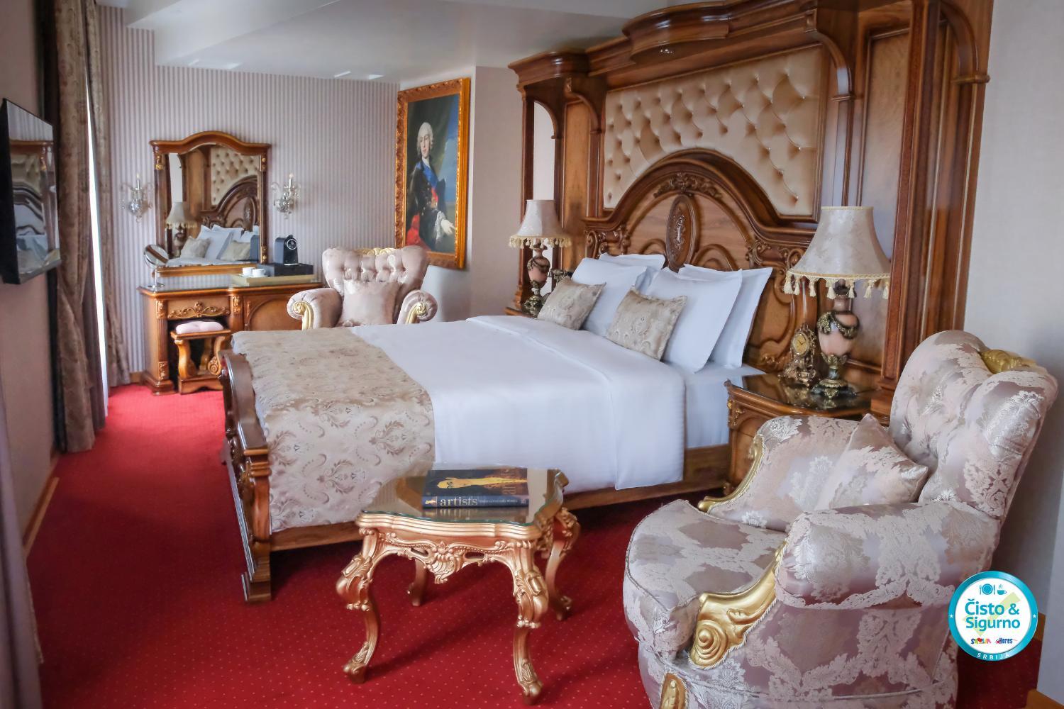 Grand Deluxe King Room - Photo 2