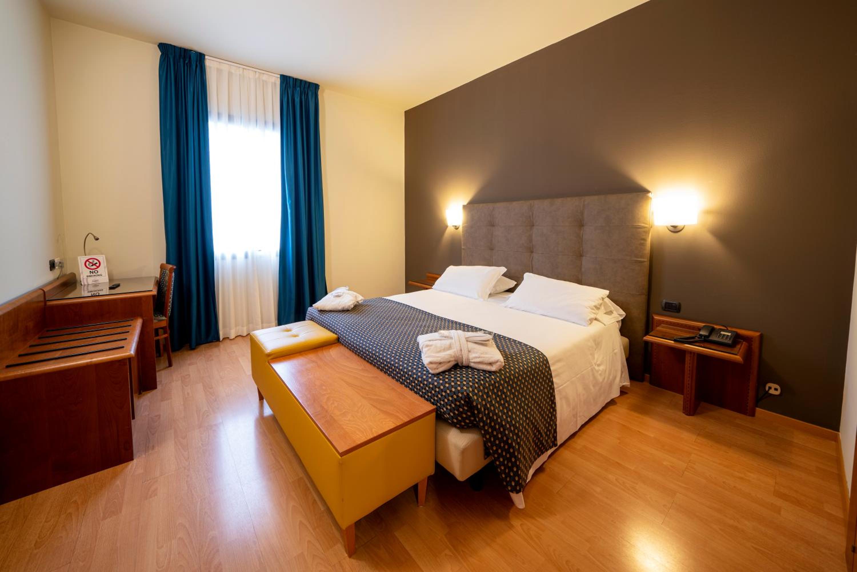Superior Double or Twin Room - Photo 4