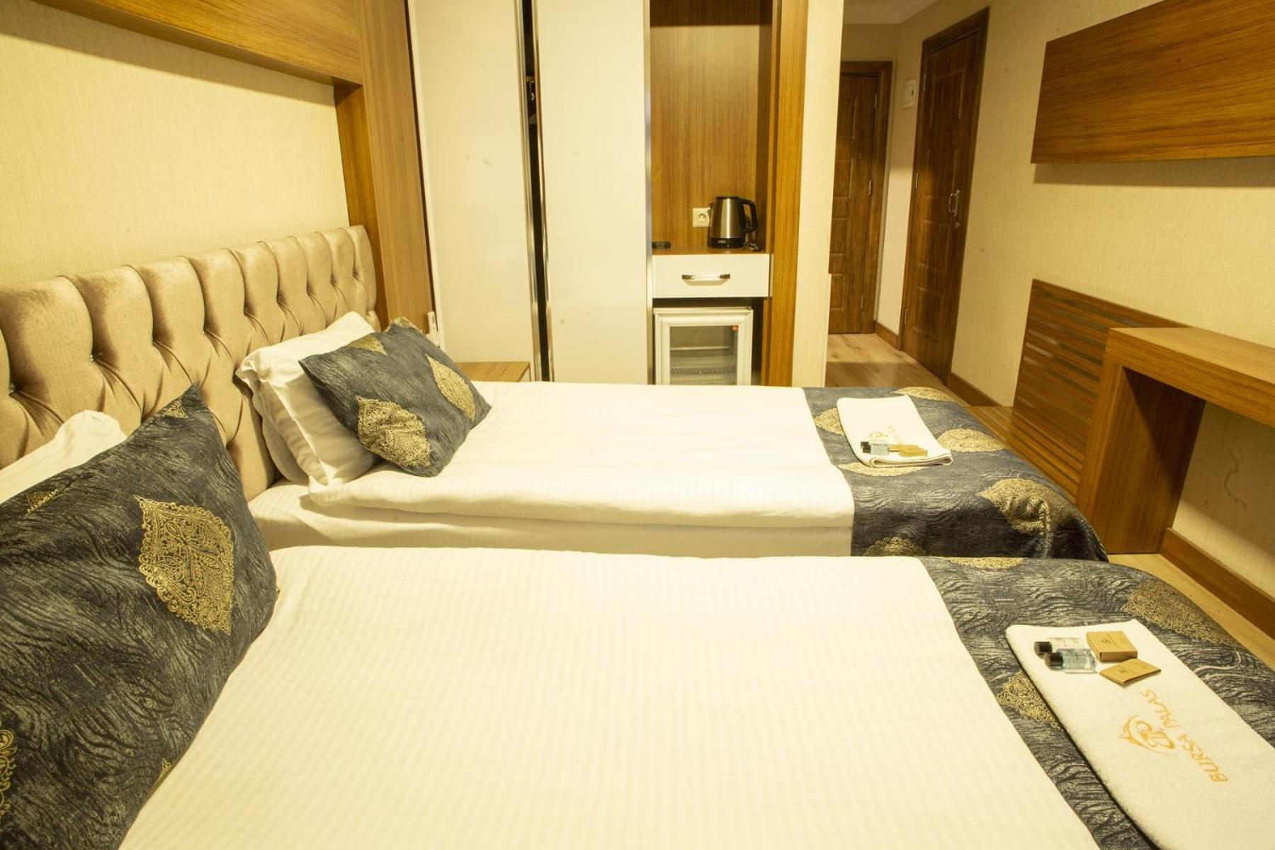 Standard Double or Twin Room - Photo 5