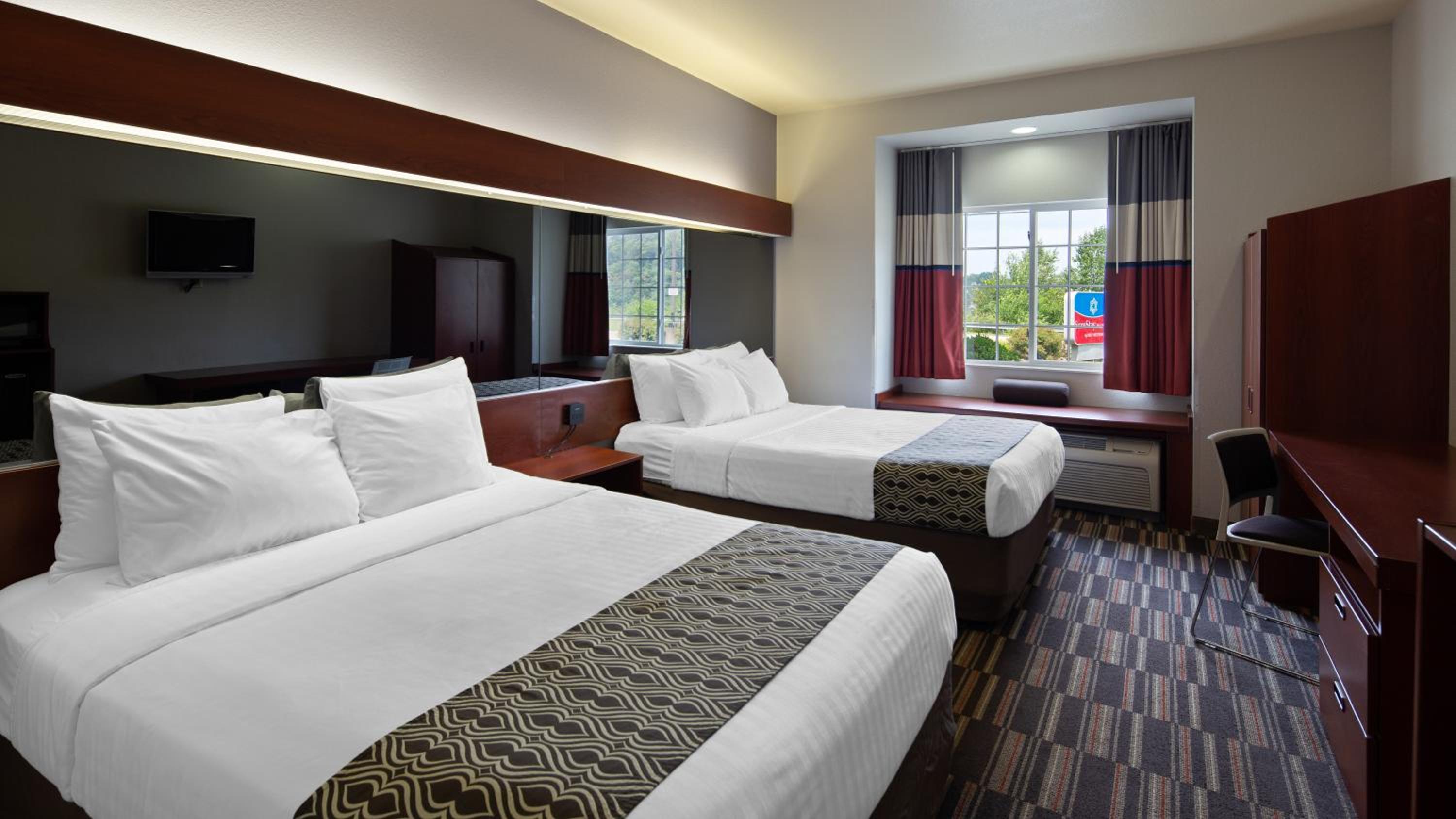 Queen Room with Two Queen Beds - Photo 13