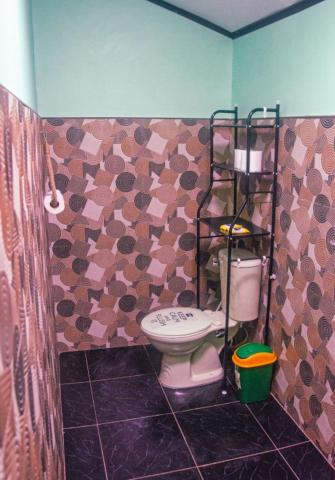 Family Room with Private Bathroom - Photo 70