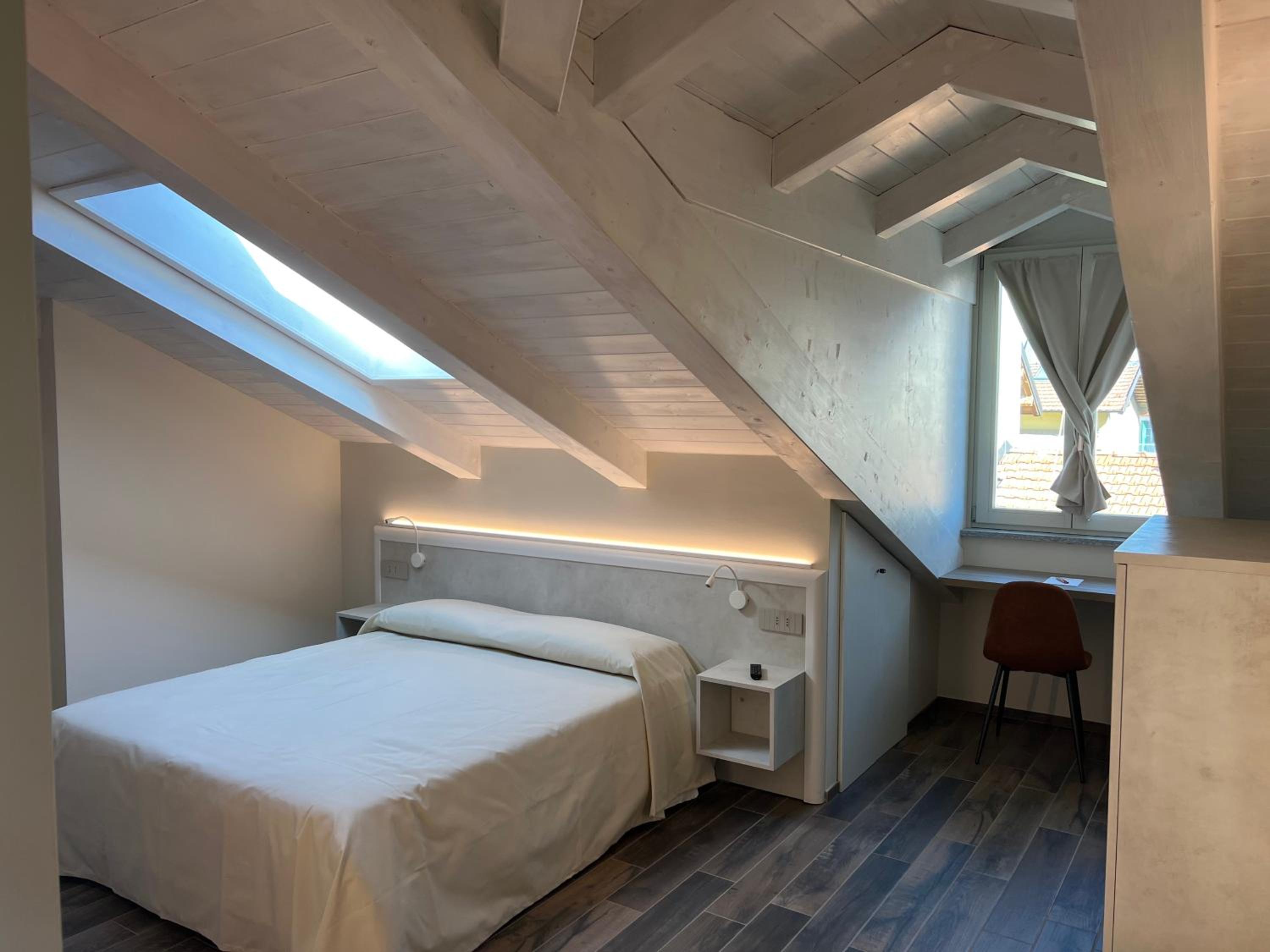 Large Double Room - Photo 2
