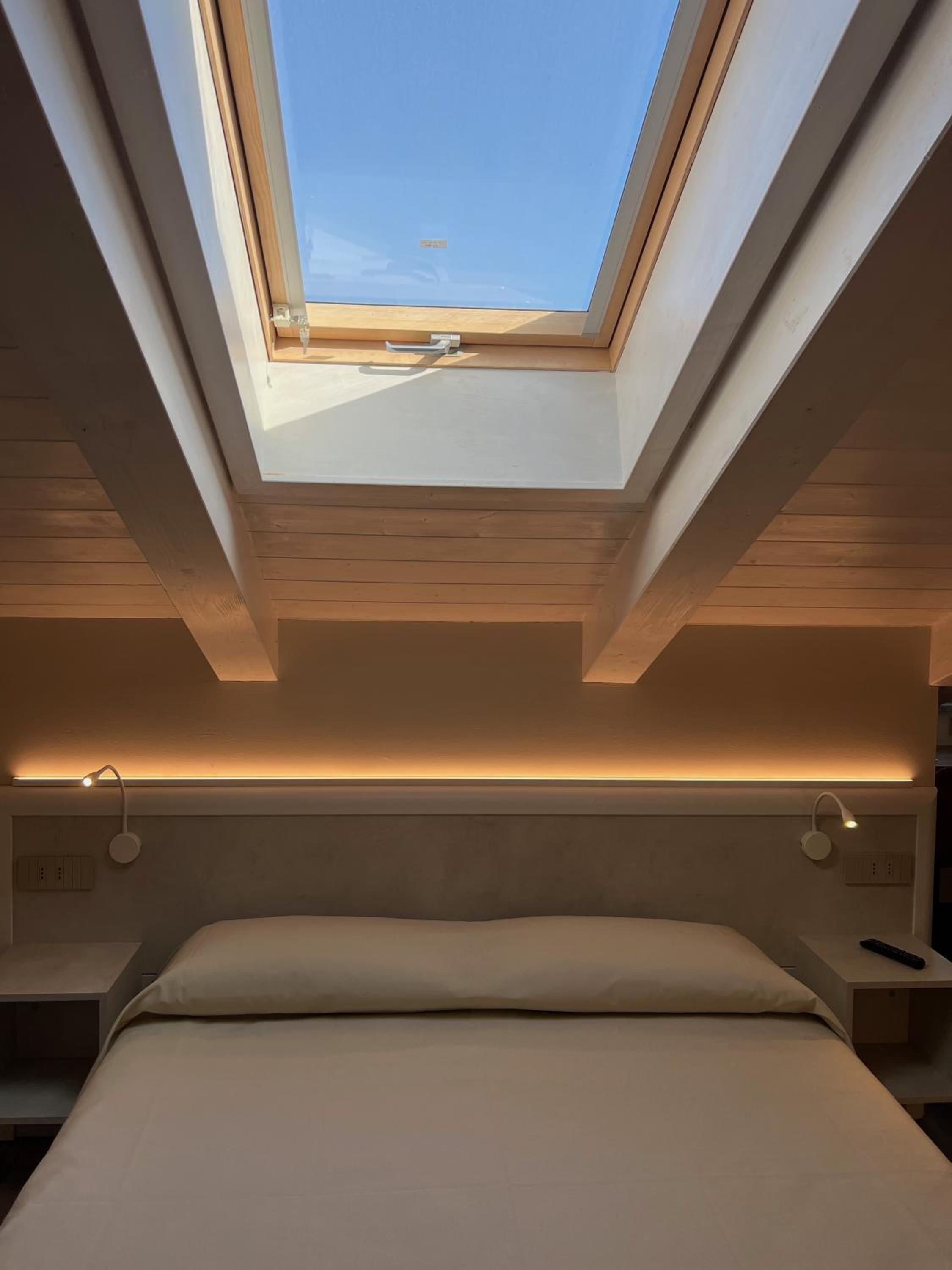 Large Double Room - Photo 1