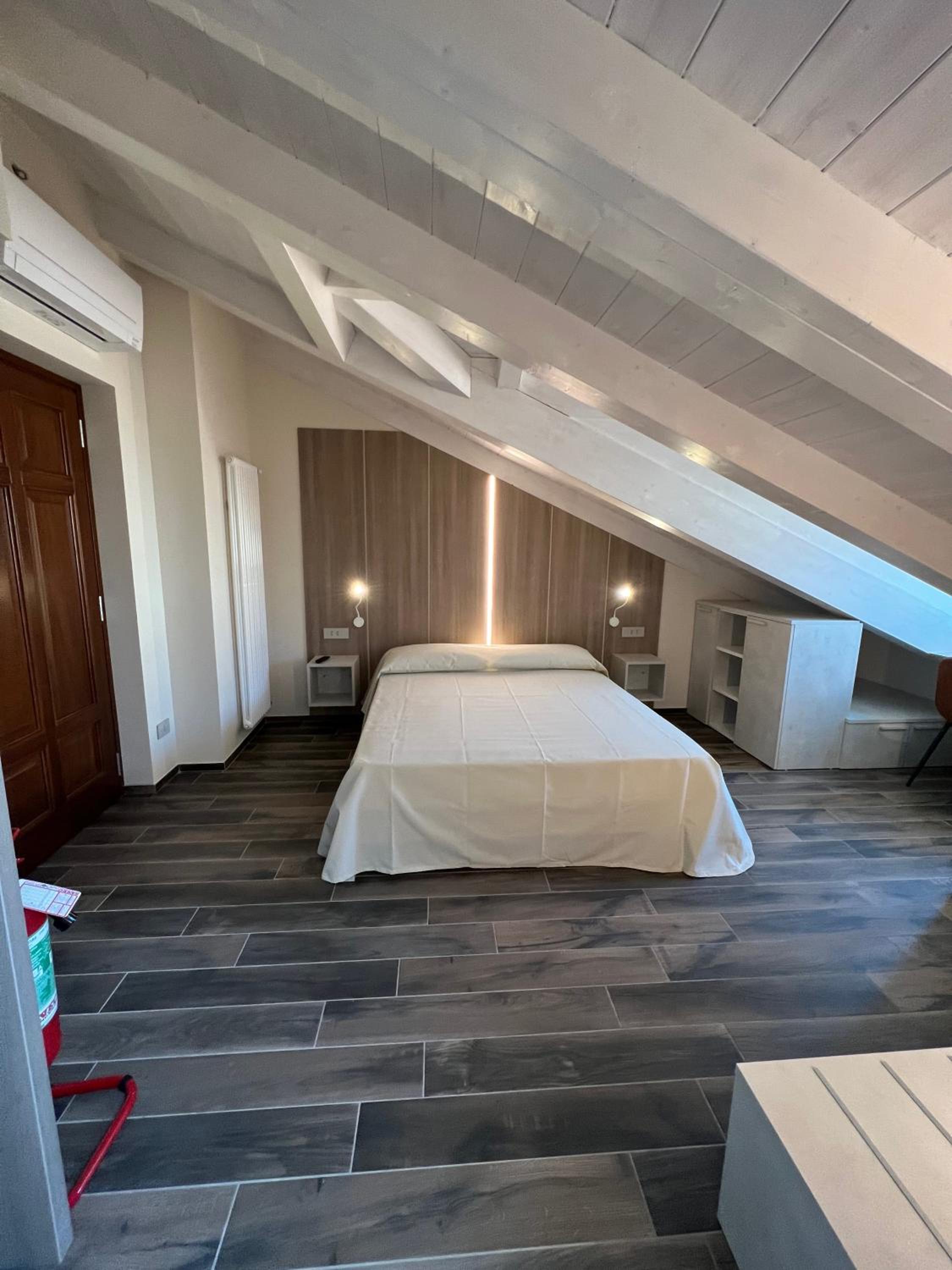 Deluxe Double Room - Photo 4