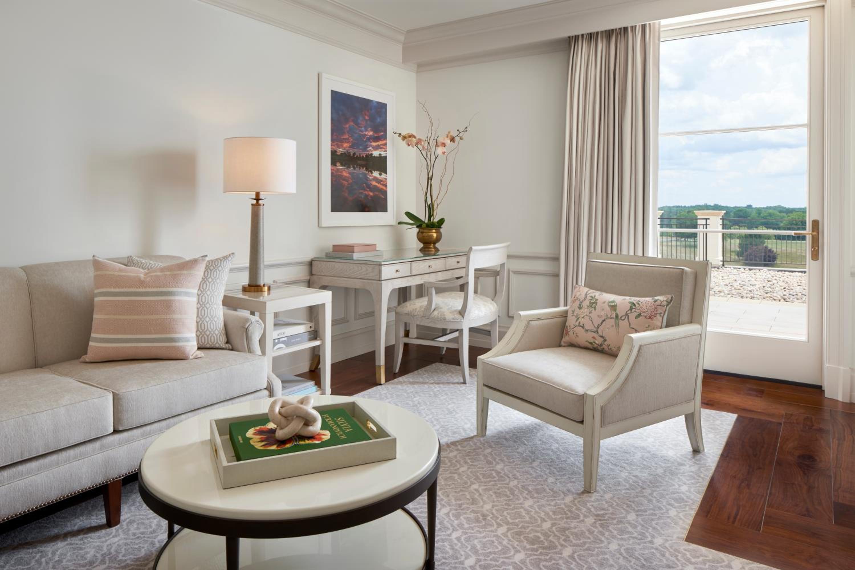 Suite - Photo 2