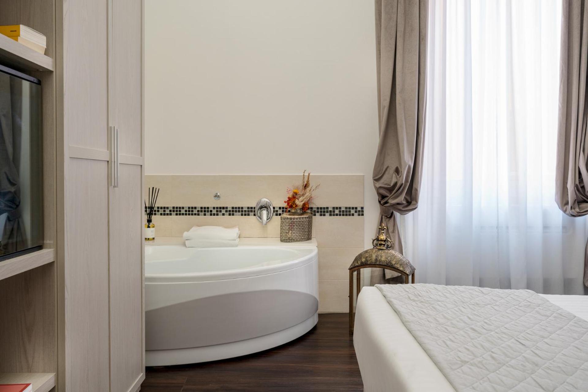 Executive Suite with Jacuzzi - Photo 5