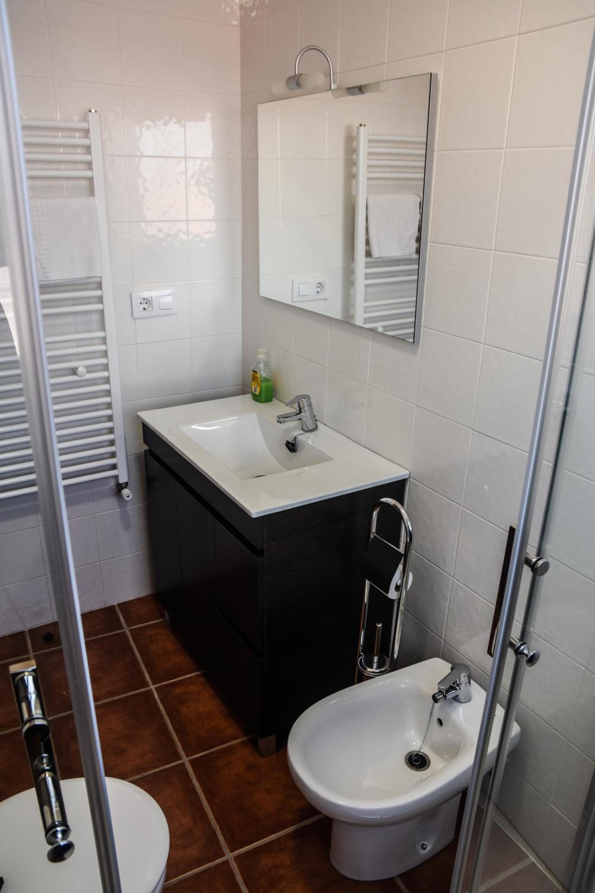 Double Room with Private Bathroom - Photo 2
