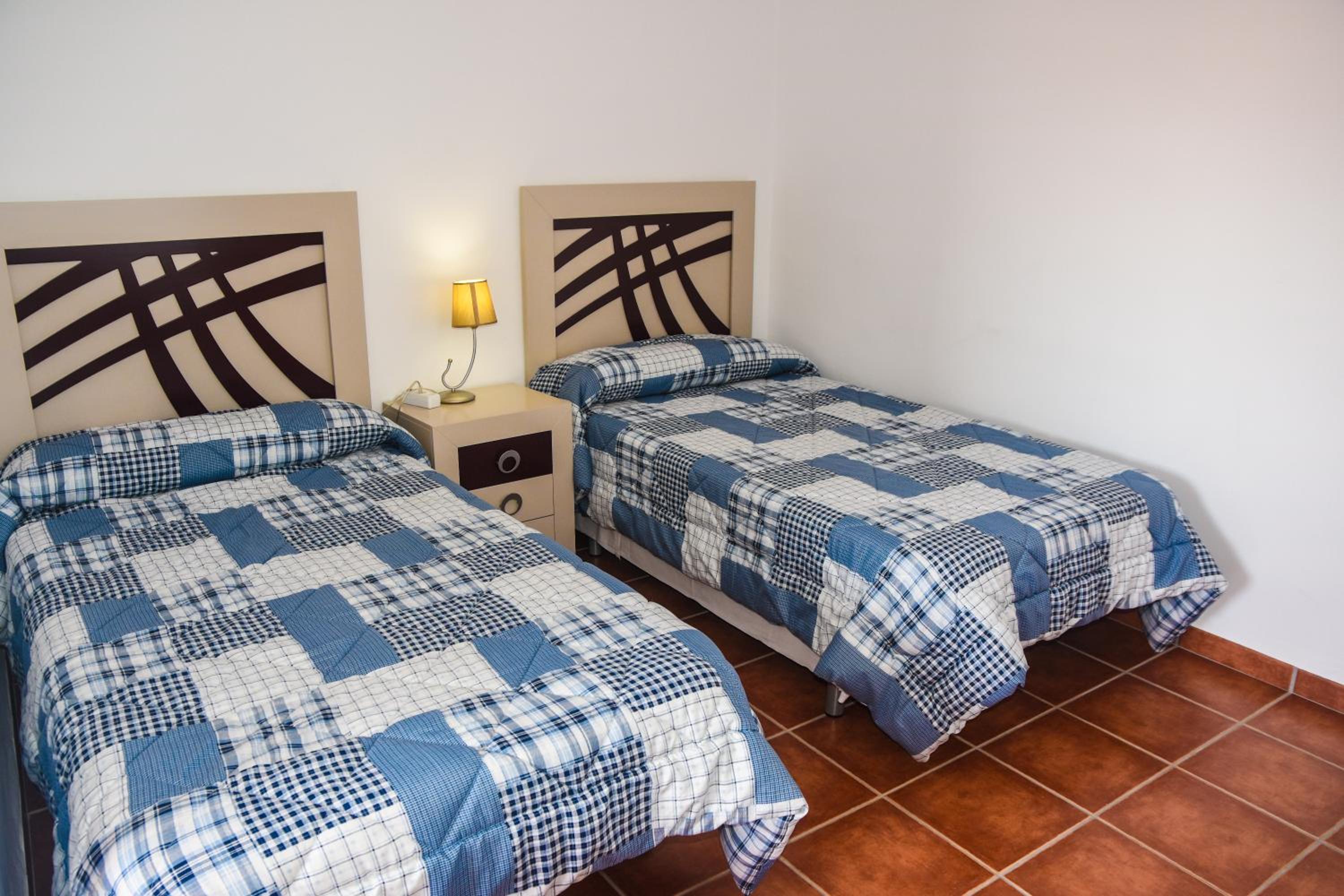 Twin Room - Photo 18