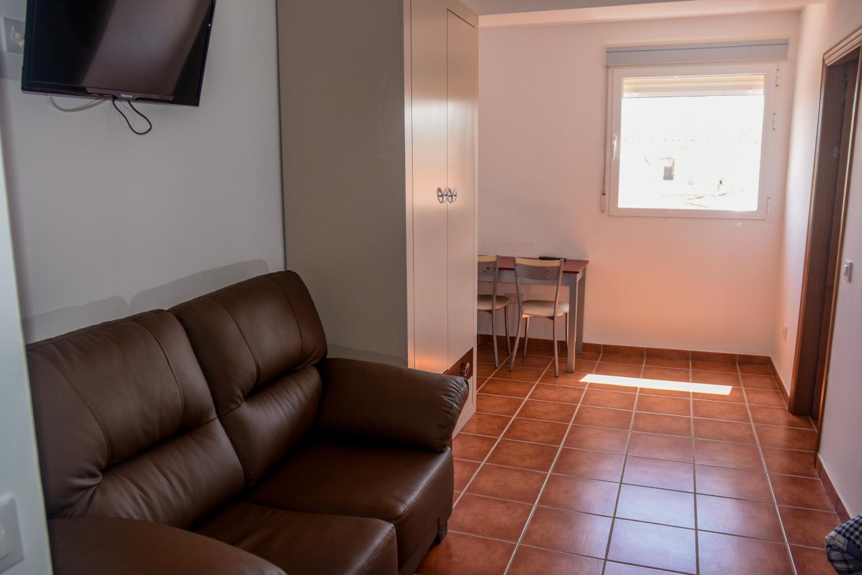 Twin Room - Photo 19
