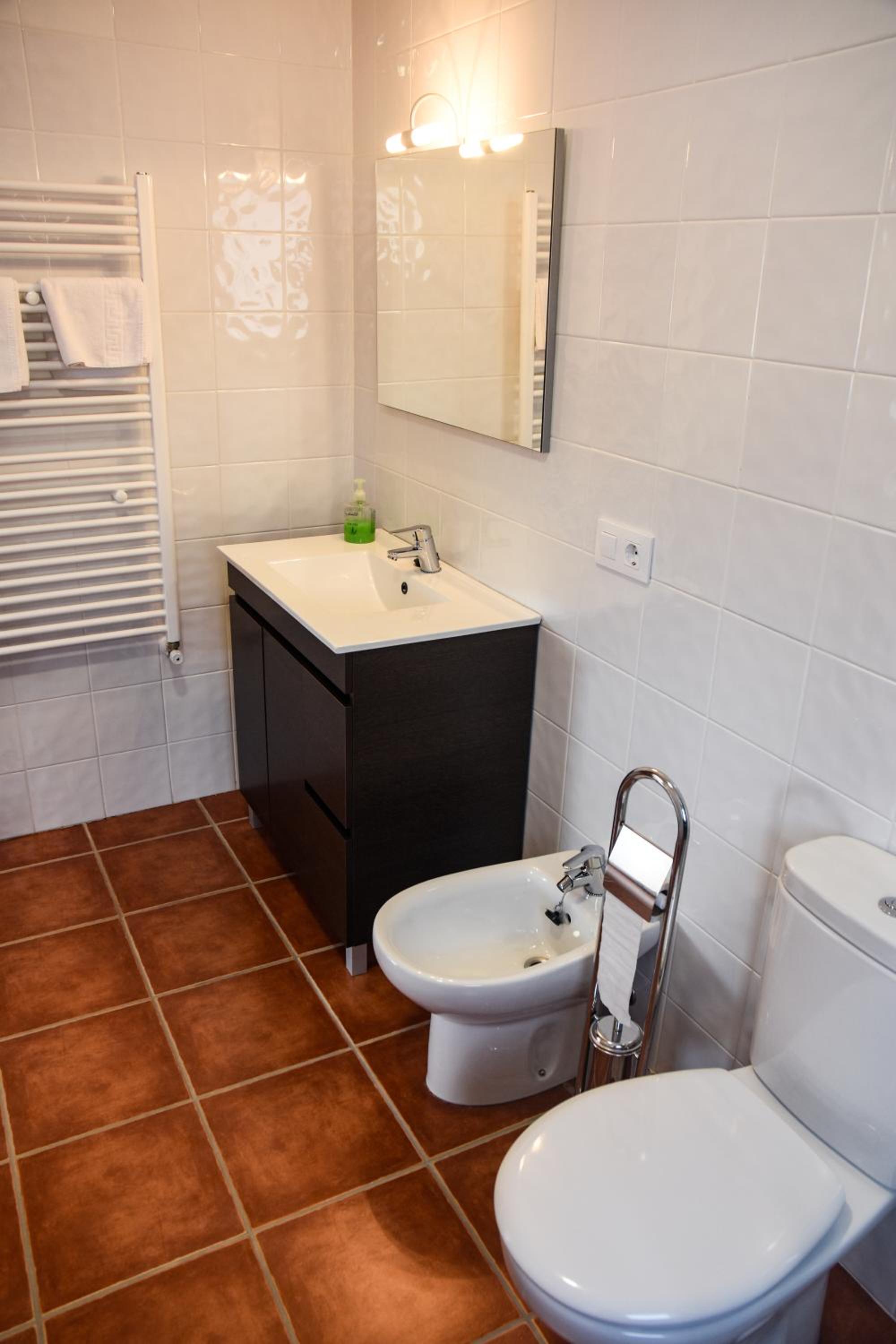 Double Room with Private Bathroom - Photo 6