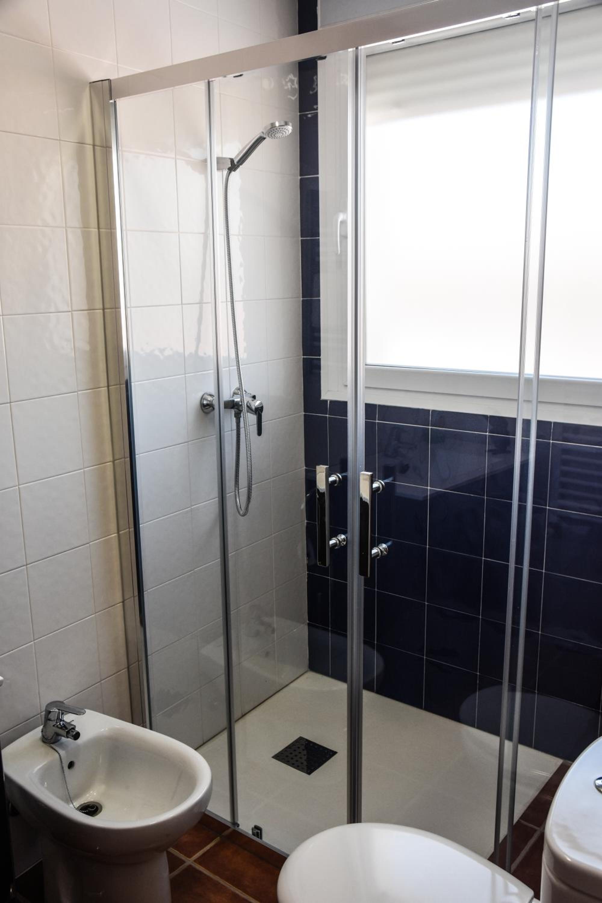 Twin Room - Photo 5